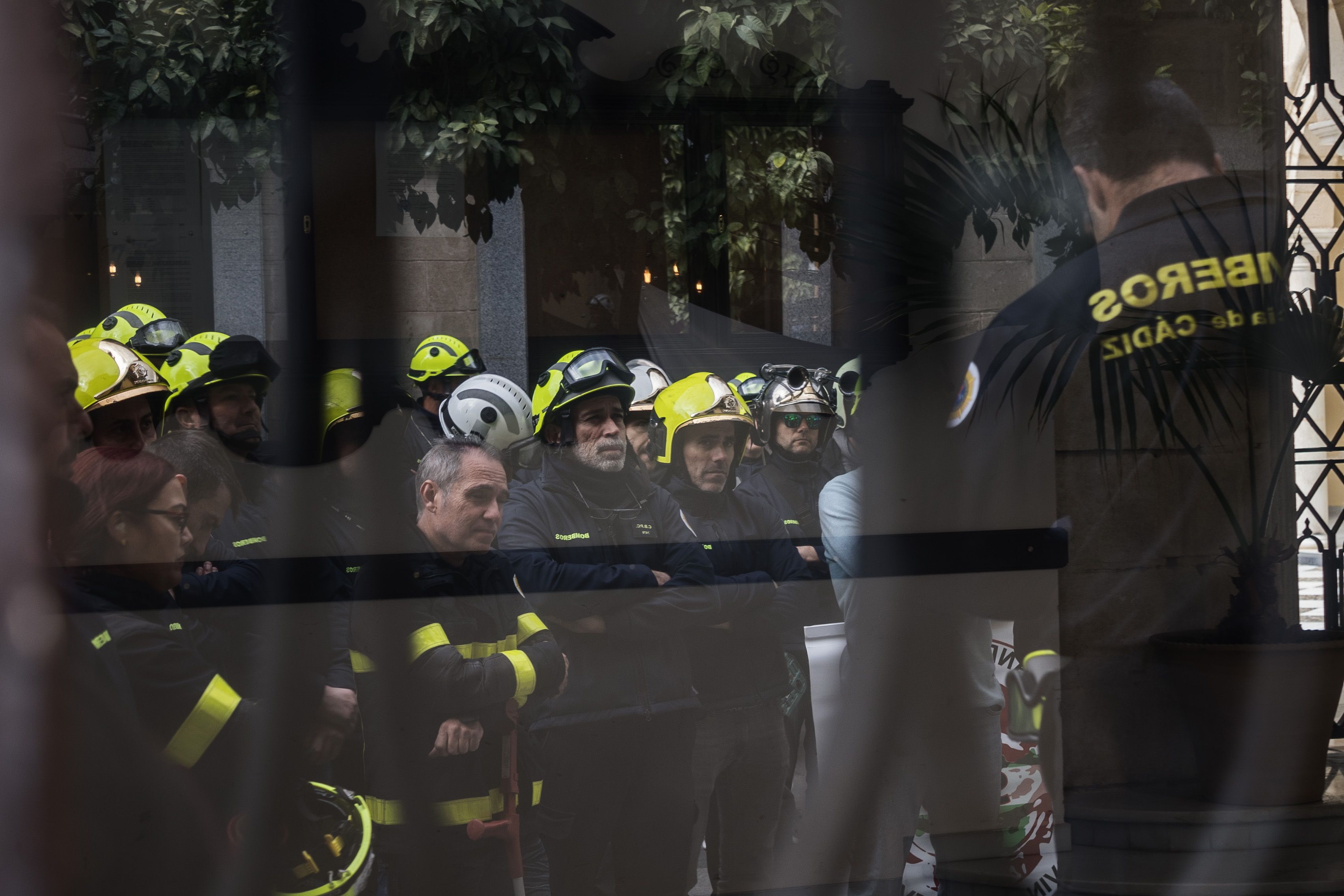 Manifestación del cuerpo de bomberos de Cádiz por una RPT justa.
