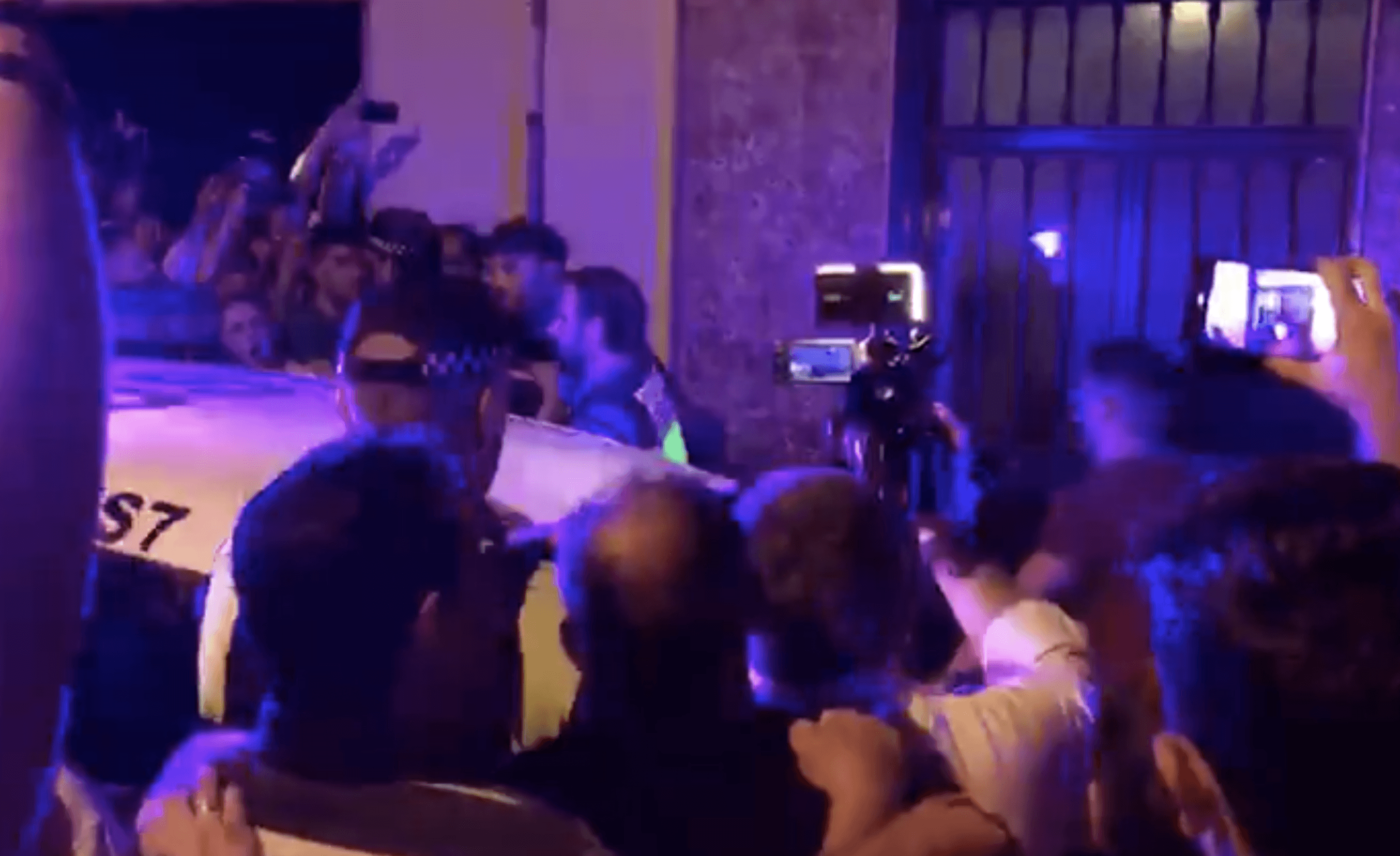 Momento de la detención de uno de los hermanas, en Cabra.