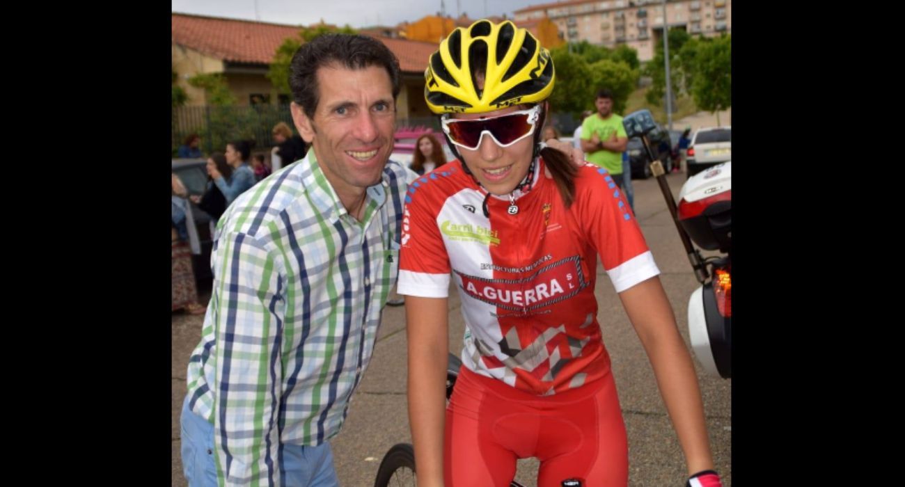 Juan Carlos Domínguez, junto a su hija Estela, tristemente fallecida mientras entrenaba.
