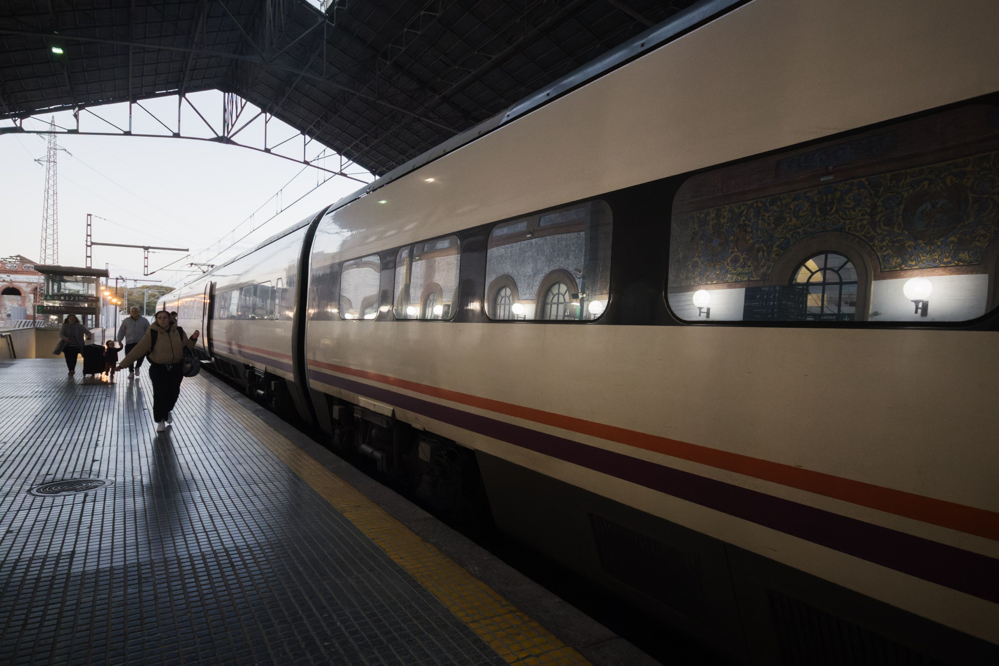 Renfe prorroga seis meses más los abonos gratuitos.