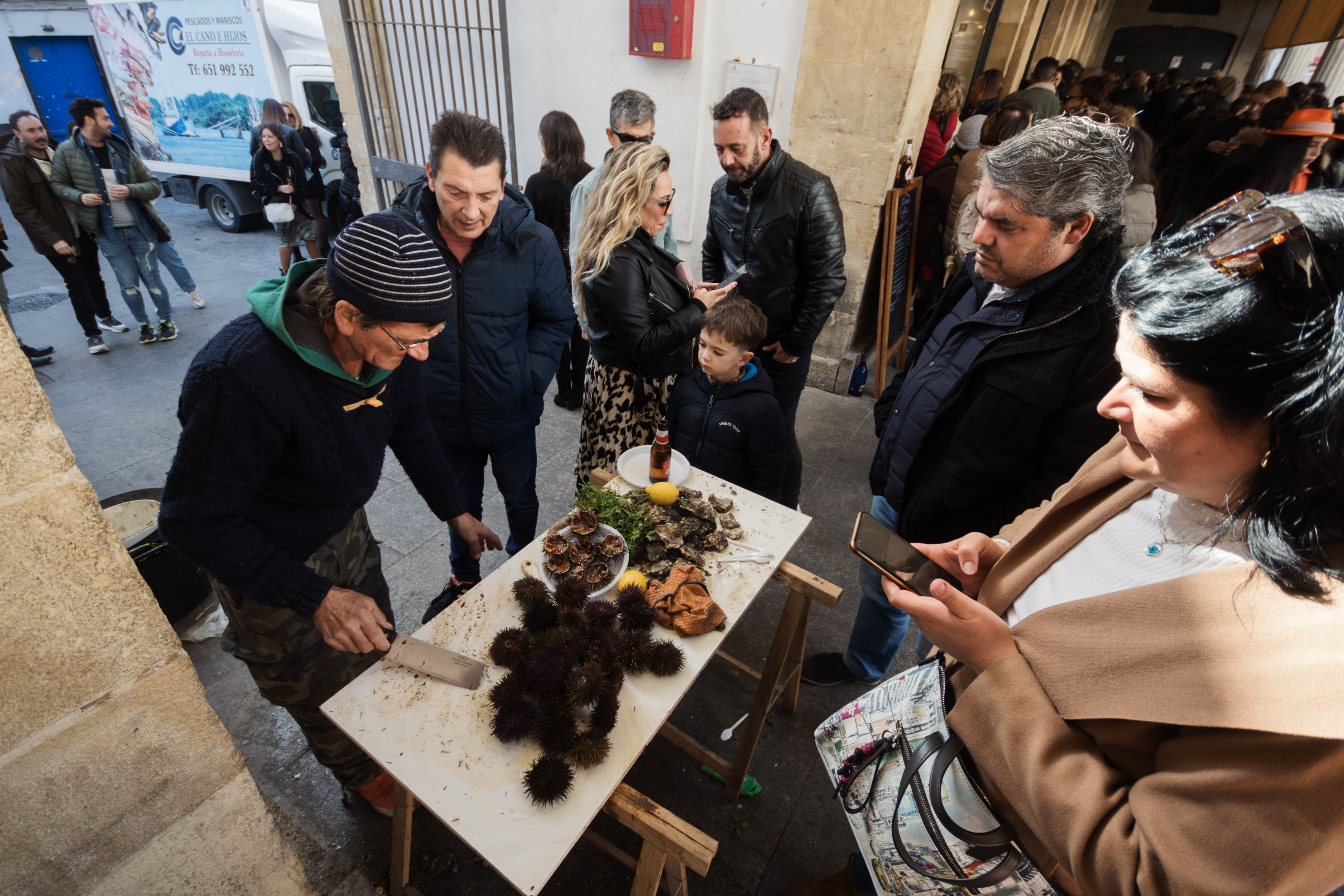 Erizada y ostionada en Cádiz Erizada y ostionada en Cádiz
