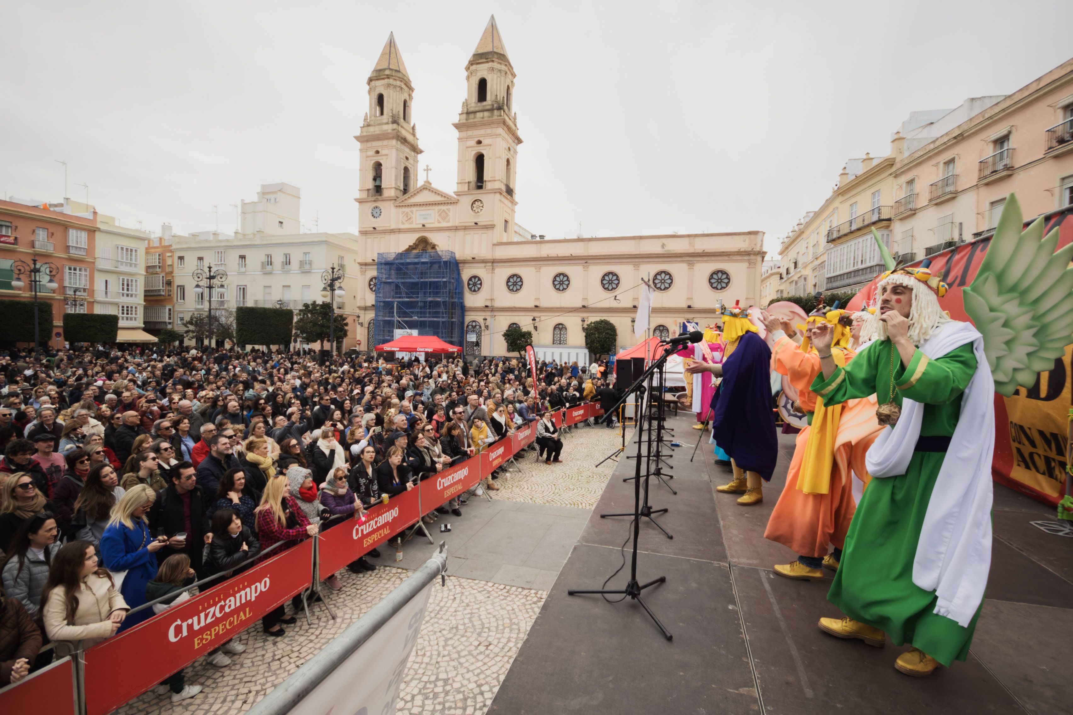 Erizada y ostionada en Cádiz Erizada y ostionada en Cádiz