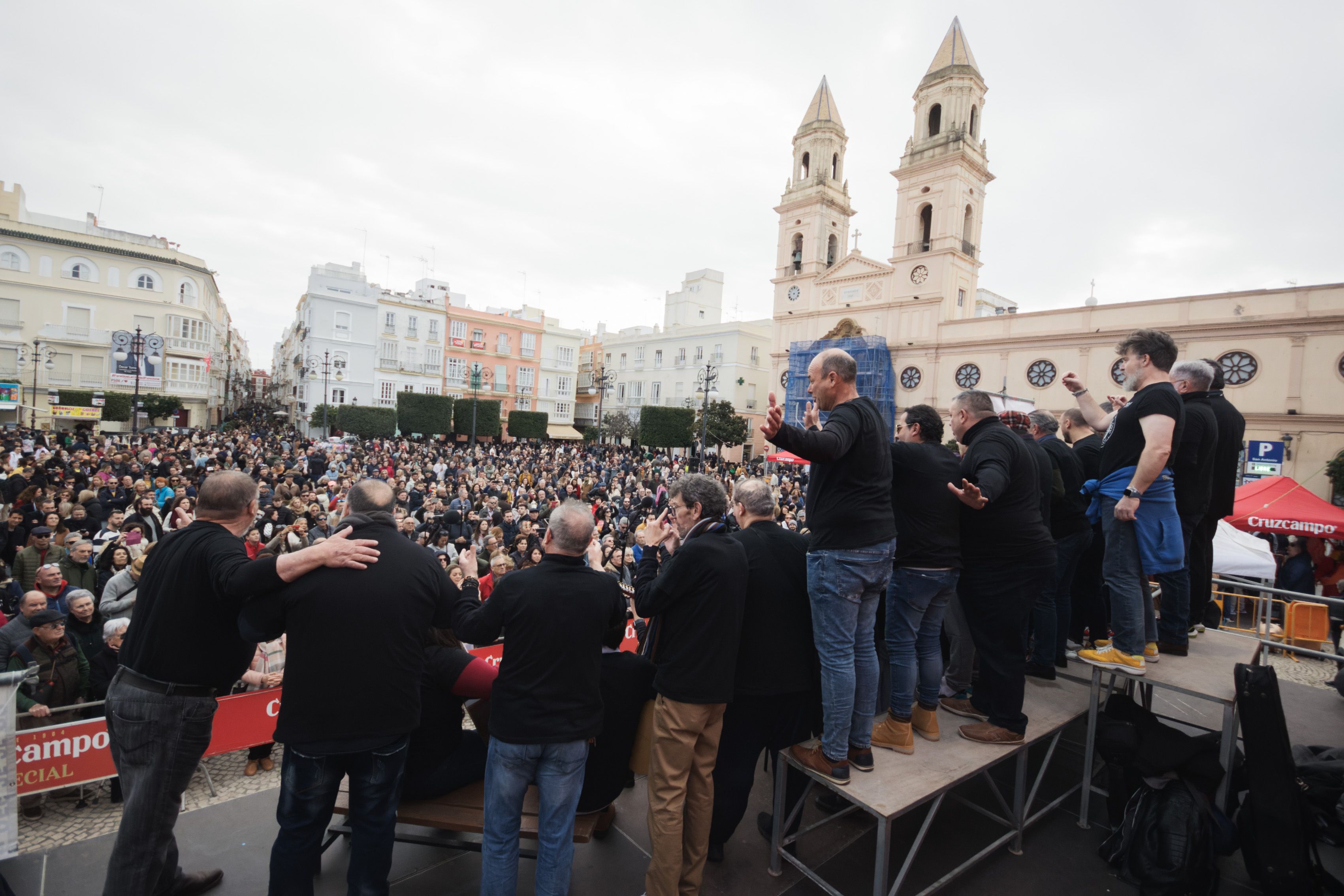 Erizada y ostionada en Cádiz Erizada y ostionada en Cádiz