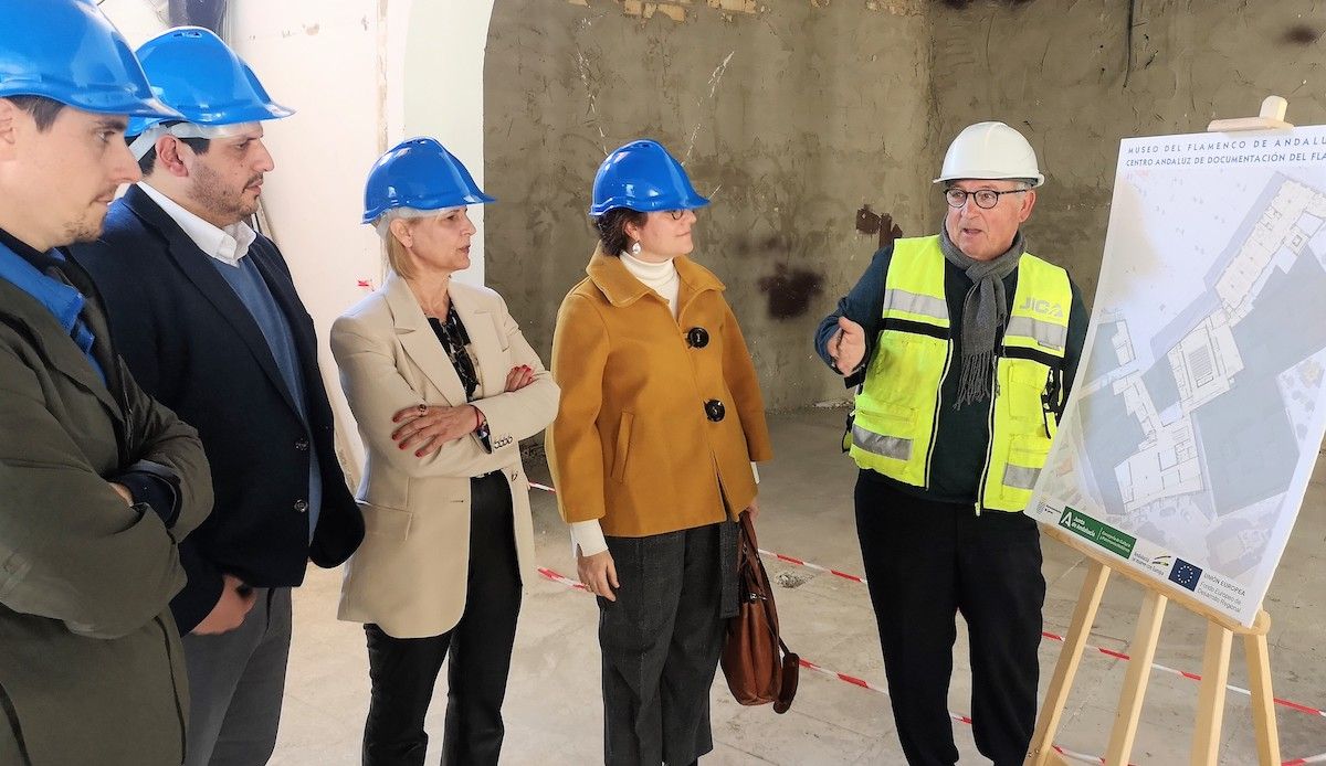 Pelayo, de visita en las obras del Museo del Flamenco.