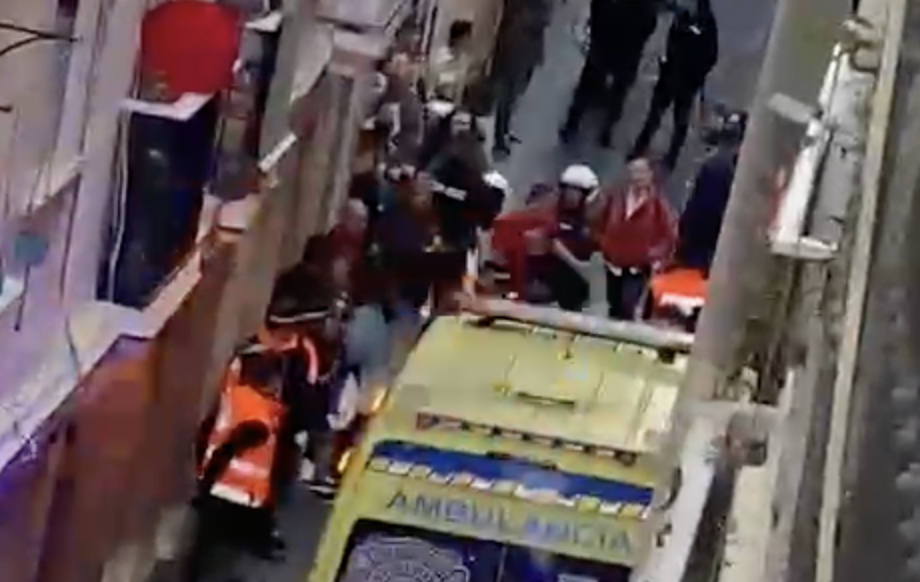 Herido grave de una puñalada en la tarde de este domingo en el centro de Cádiz. Herido grave de una puñalada en la tarde de este domingo en el centro de Cádiz.