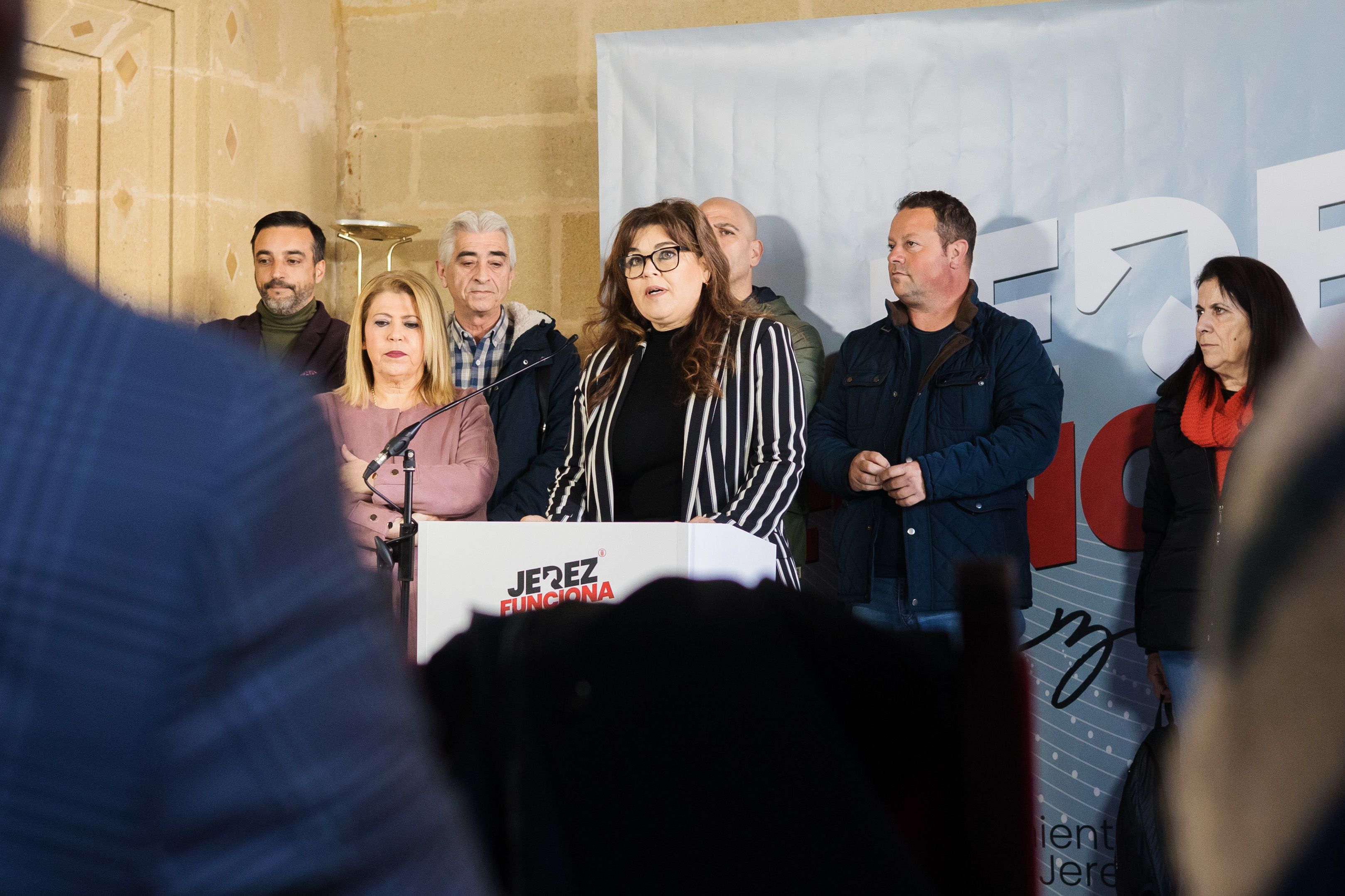 Representantes de Las Calandrias, con miembros del gobierno local de Jerez. Representantes de Las Calandrias, con miembros del gobierno local de Jerez.