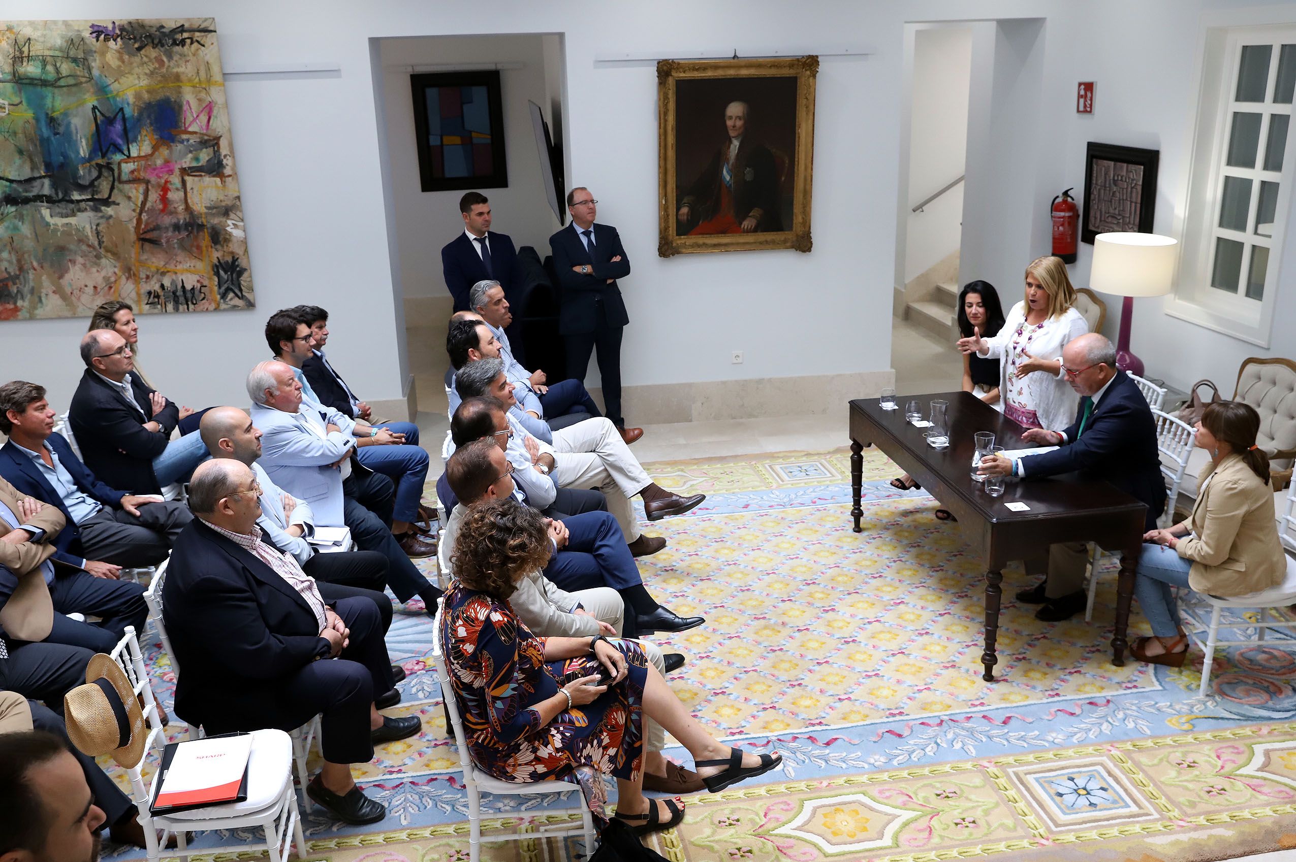 Un momento del encuentro de la alcaldesa de Jerez con la junta directiva de la patronal de los empresarios gaditanos.