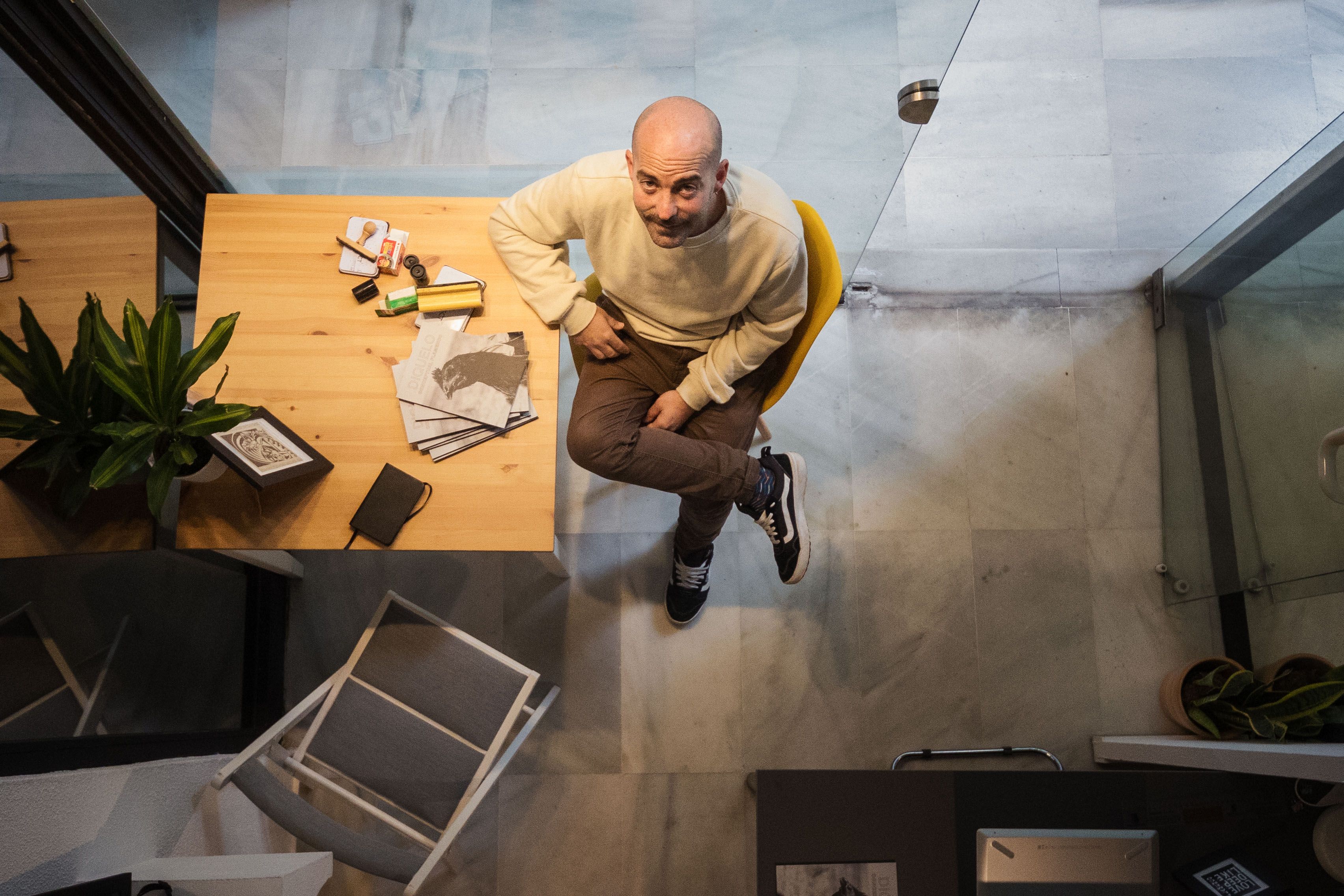 Tani Figueras, el portuense que ha lanzado la revista Diquelo, que lleva el flamenco al diseño editorial. 