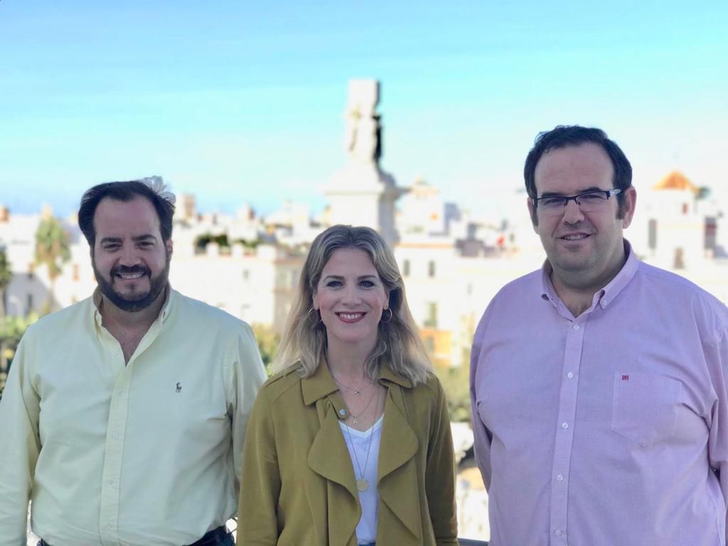 La delegada del Gobierno de la Junta en Cádiz, Ana Mestre, con Ricardo Sánchez (Estella) y Alejandro López (La Barca).