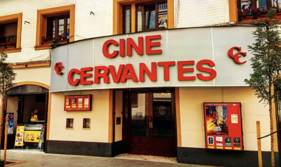 Miles de firmas en la ciudad de los últimos premios Goya para salvar una sala de cine con 150 años.