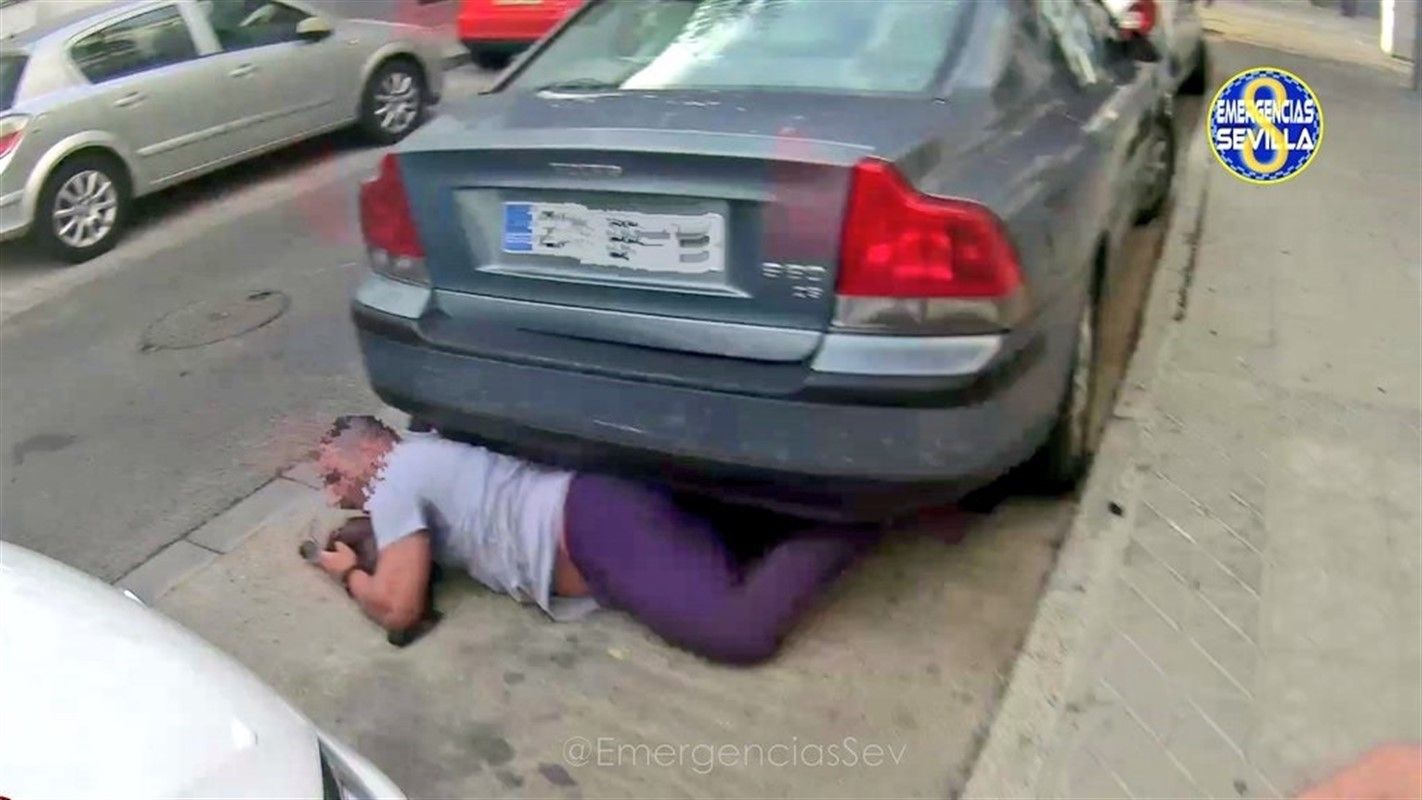 Uno de los detenidos por la Policía Nacional. FOTO: EMERGENCIAS SEVILLA