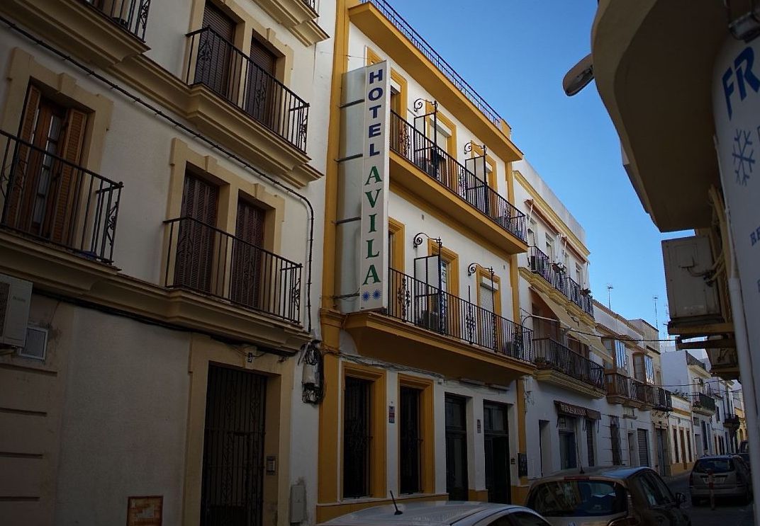 El antiguo Hotel Ávila, en una imagen reciente. FOTO: MANU GARCÍA