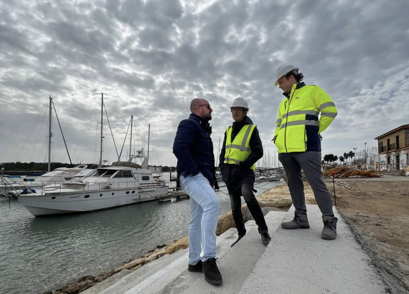 Izquierda Unida critica las ansias de dinero a la Autoridad Portuaria en El Puerto.