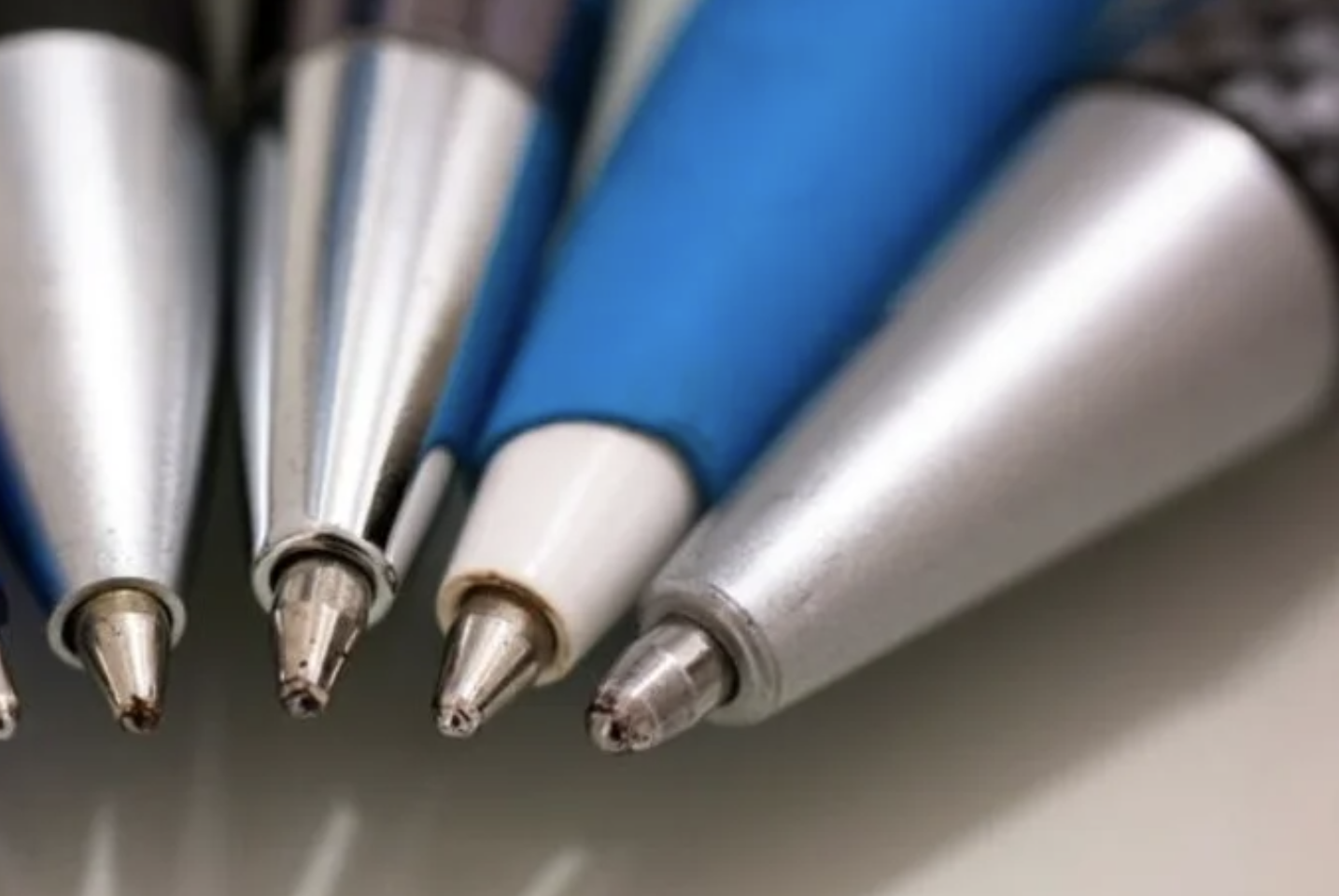 Bolígrafos personalizados para empresas, uno de los regalos publicitarios para generar visibilidad a tu marca. MUNDODEPORTIVO