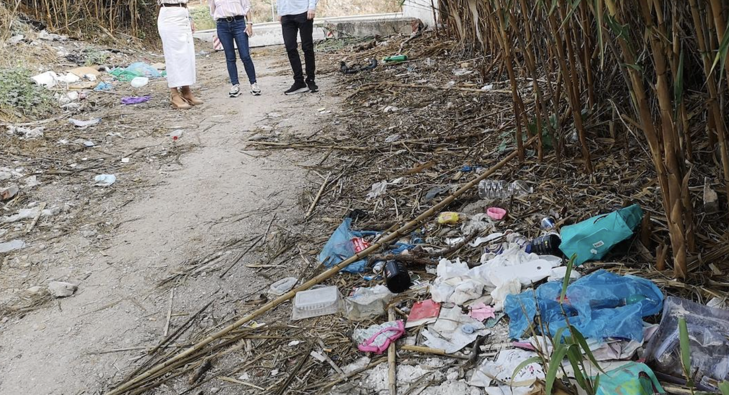 Camino de los hornos, que une las barriadas rurales de Los Albarizones y La Corta, en Jerez.