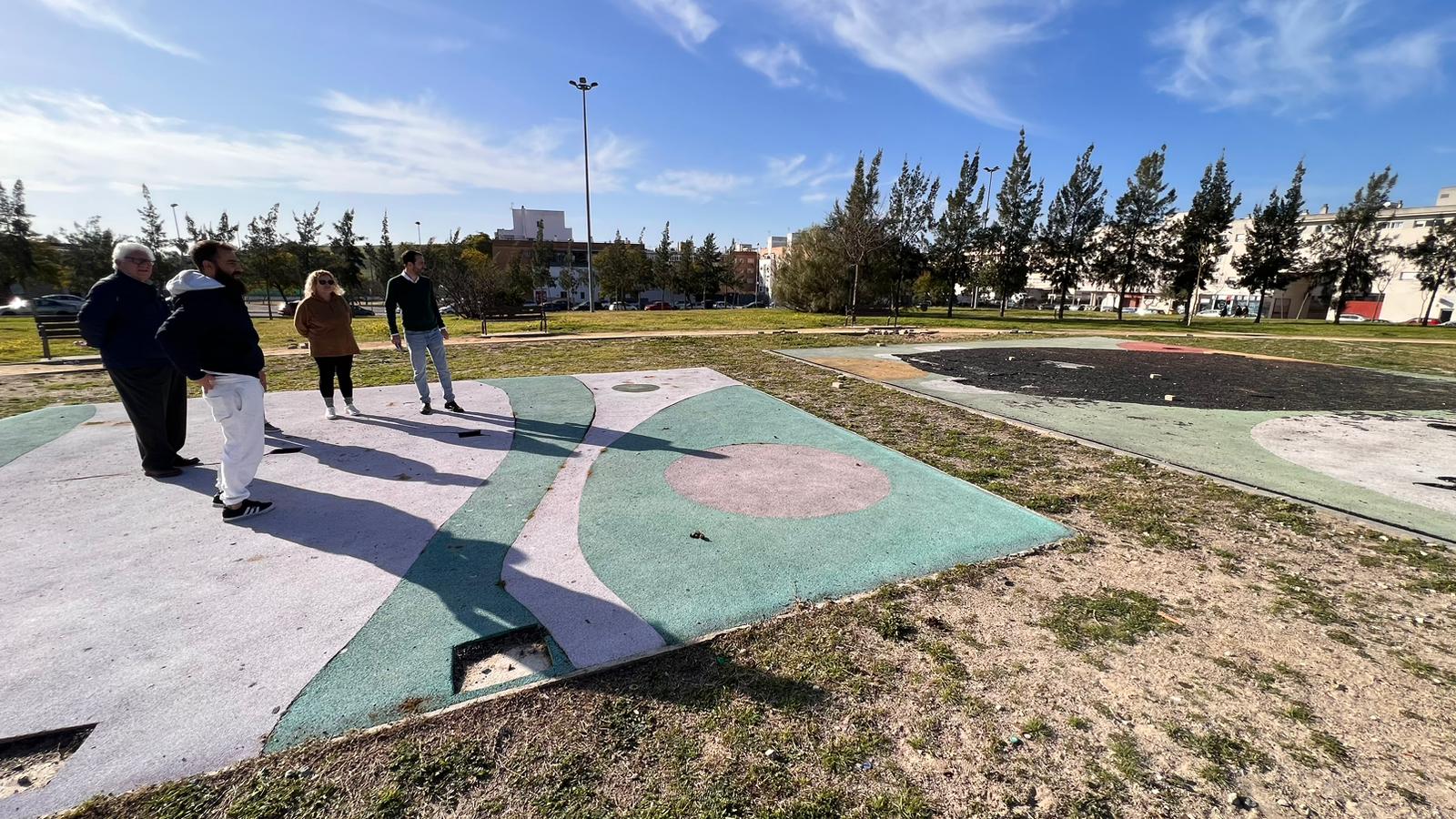 El Parque de la Igualdad, de joya financiada con fondos europeos, a pasto del abandono total.