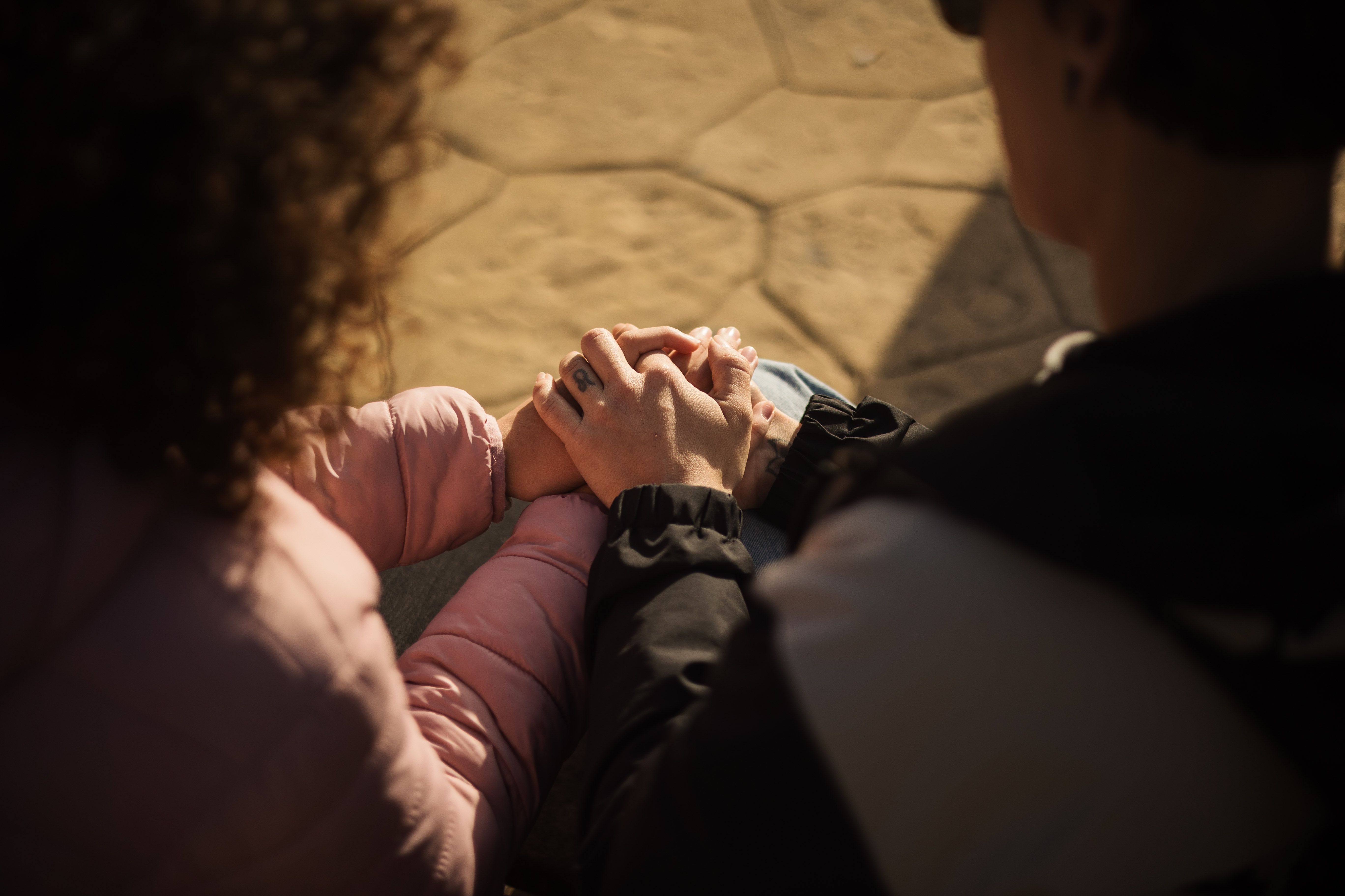 Cristina y su hija Julia se ven afectadas por el retraso de los pagos de las becas para alumnado con necesidades educativas especiales.