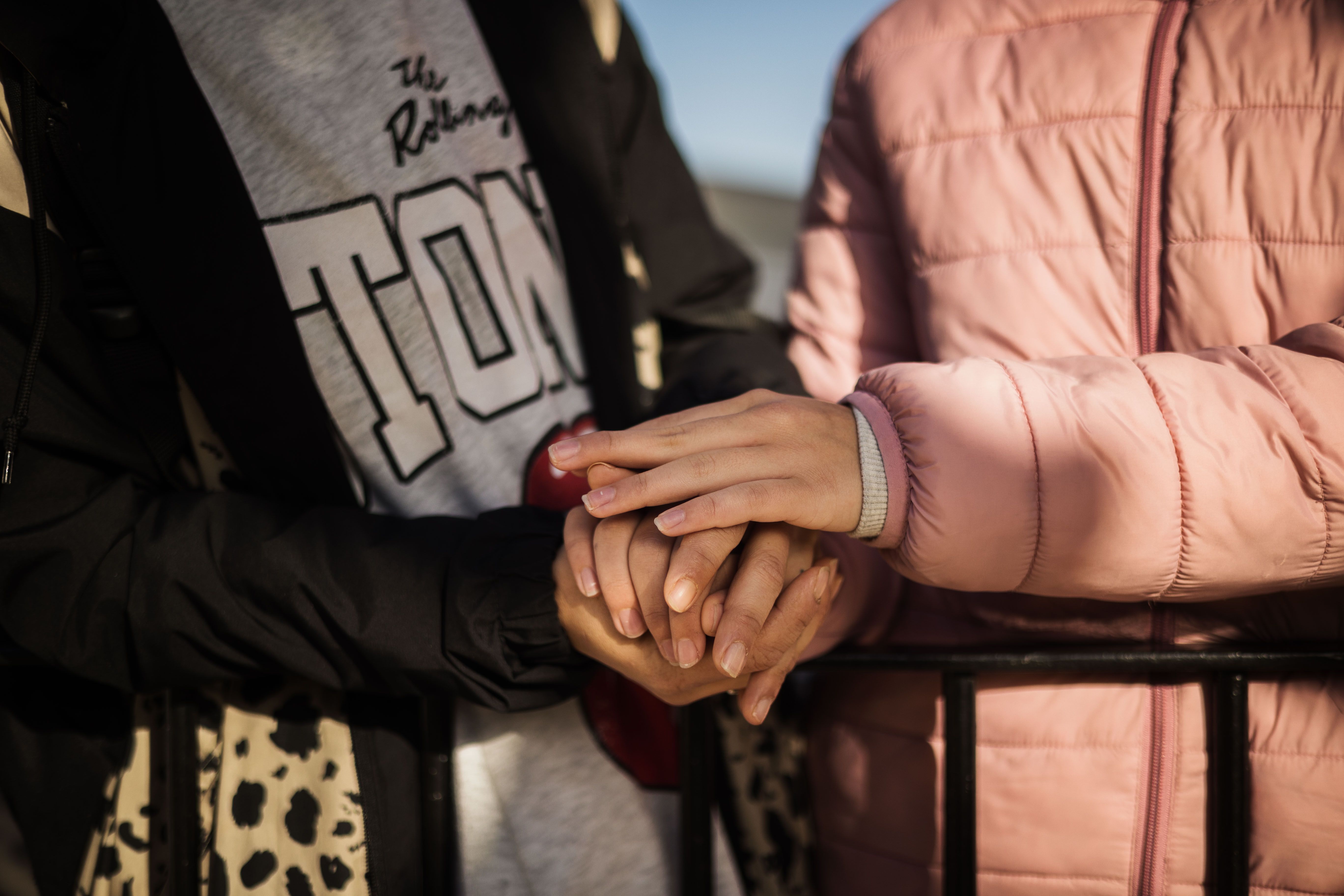 Detalle de las manos. 