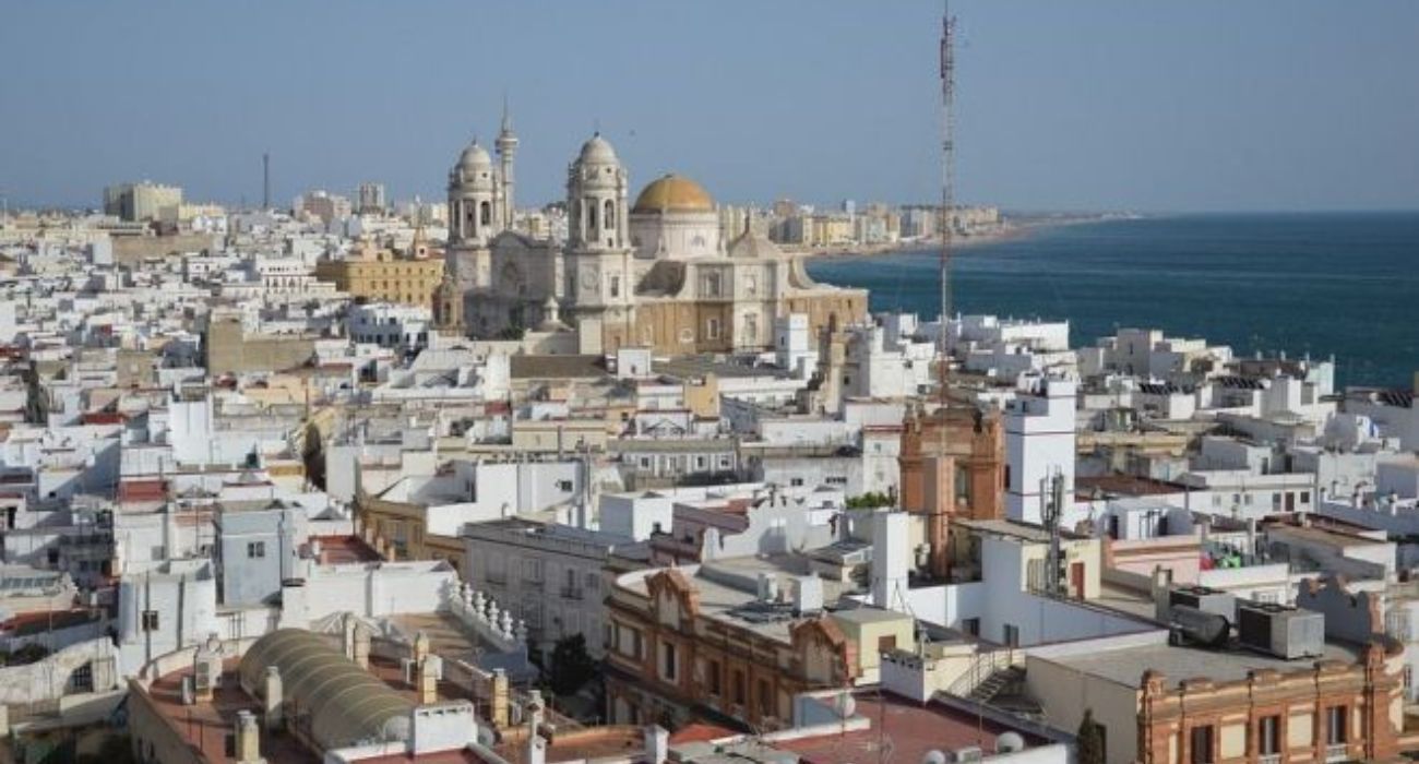 Una vista de Cádiz, donde la madre de Jesús Javier Moreno busca empleo.