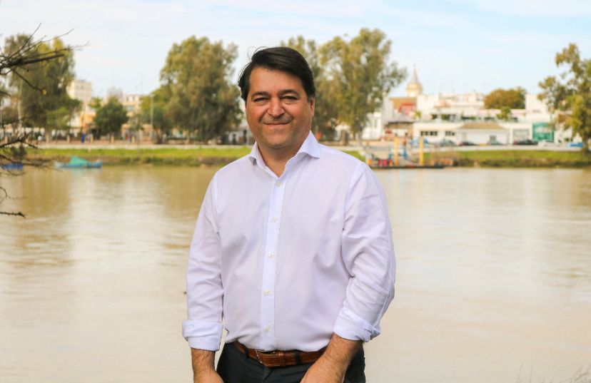 David Díaz, alcaldable del PSOE en Coria del Río: "Los corianos estamos hartos de promesas incumplidas".