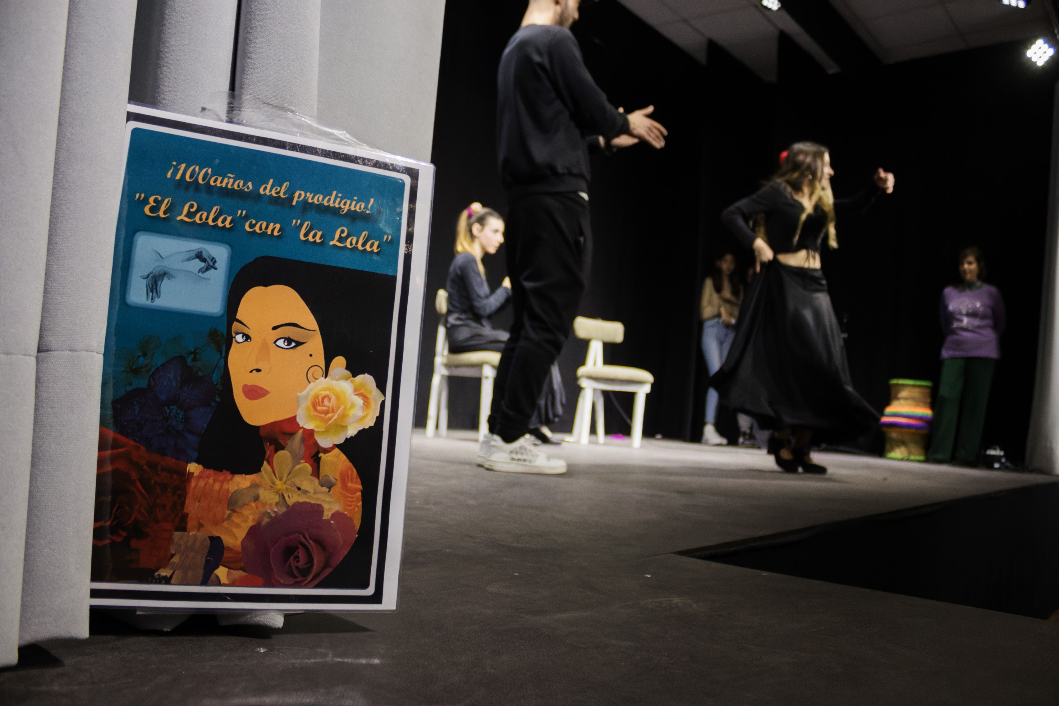 Actuación flamenca en el IES Lola Flores de Jerez durante la semana cultural dedicada a 'La Faraona'.