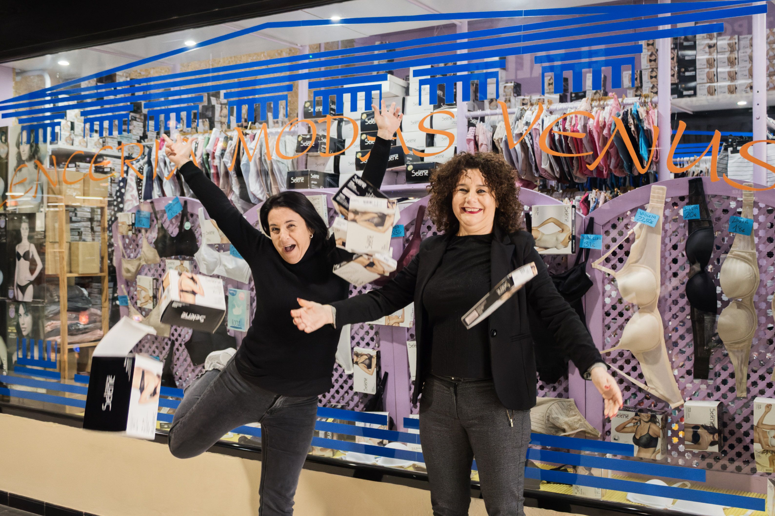 El humor y la moda de la mano de las hermanas Cantalejo. 