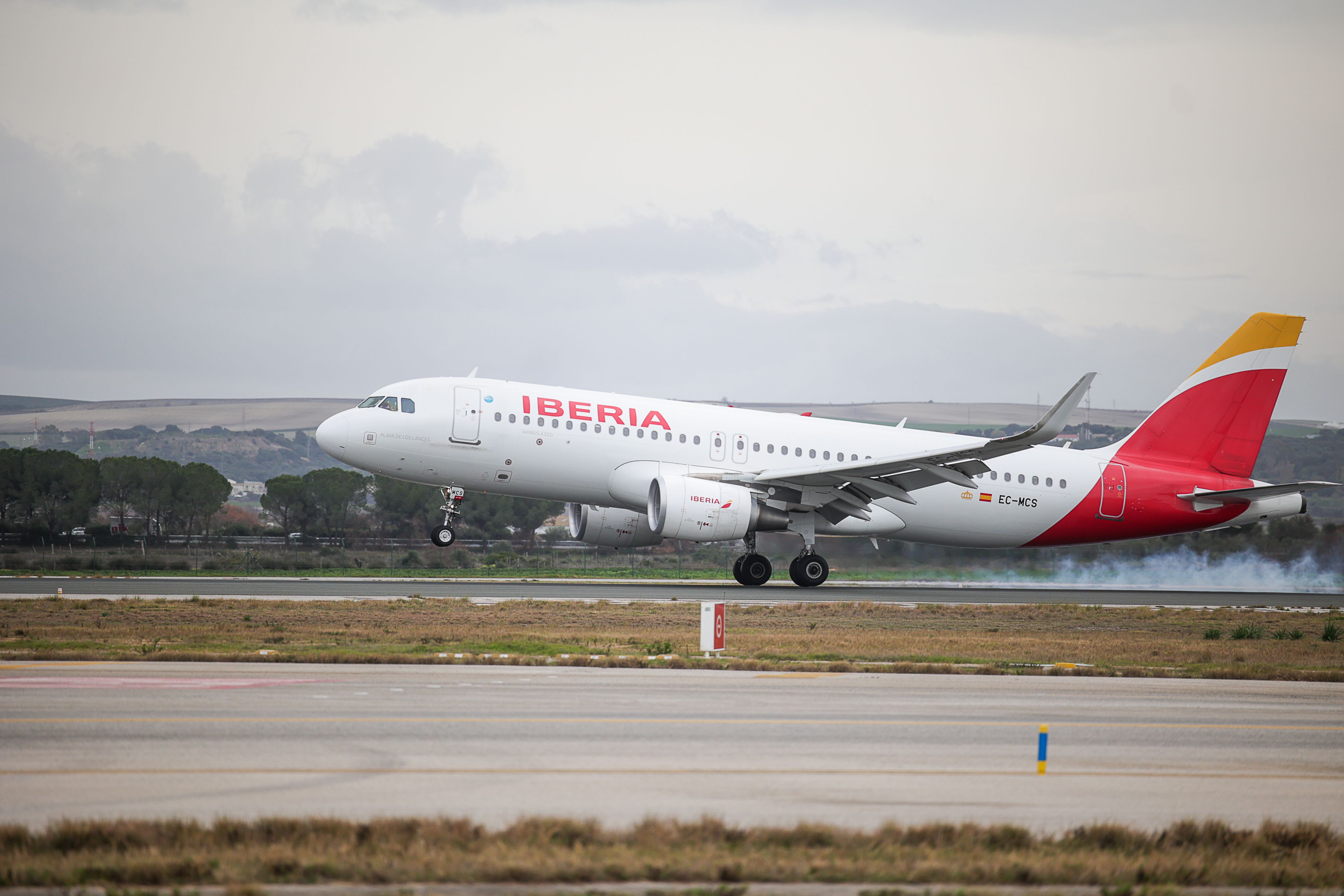 Un avión de pasajeros despegando en el Aeropuerto de Jerez.
