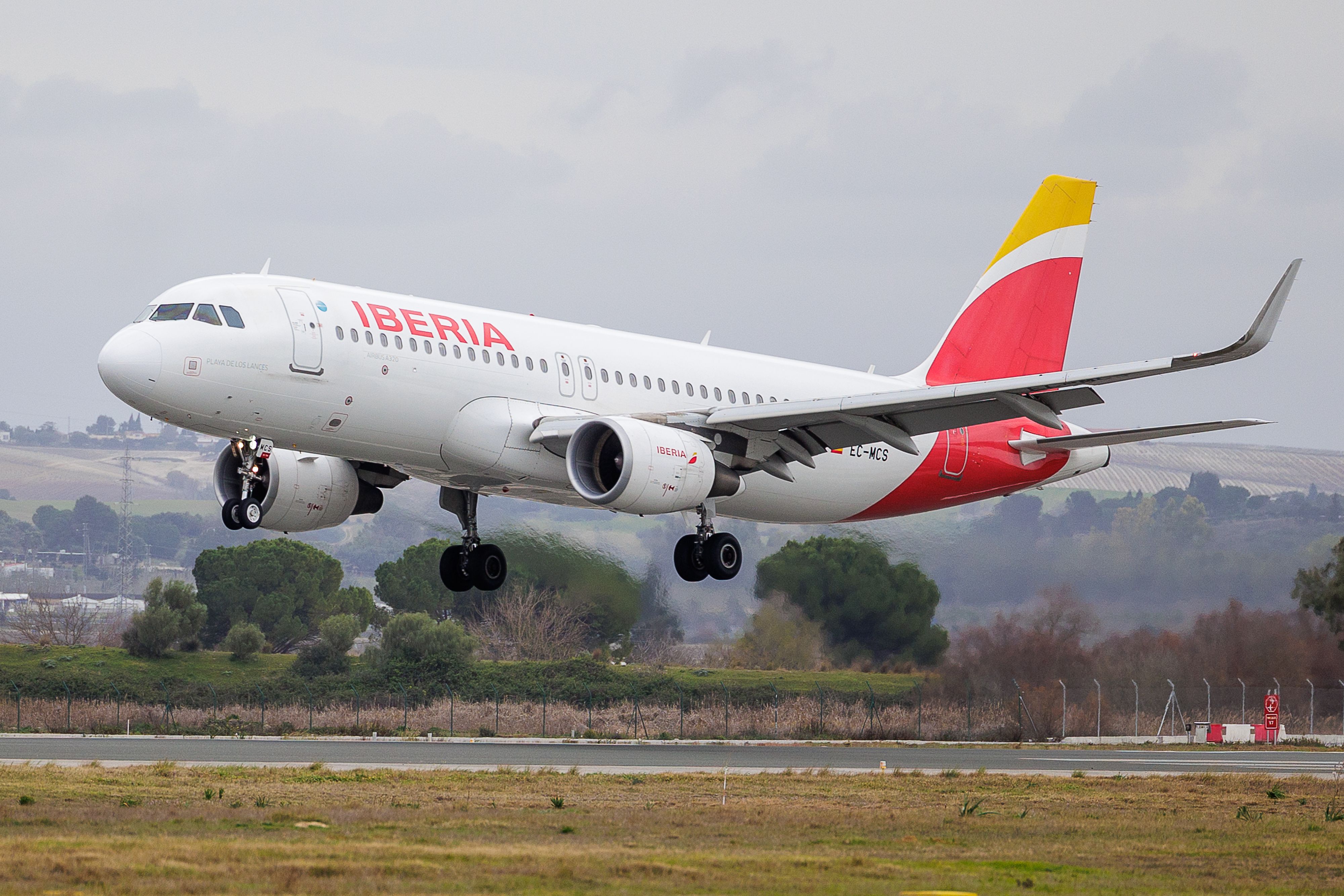 Avión de Iberia en el Aeropuerto de Jerez.