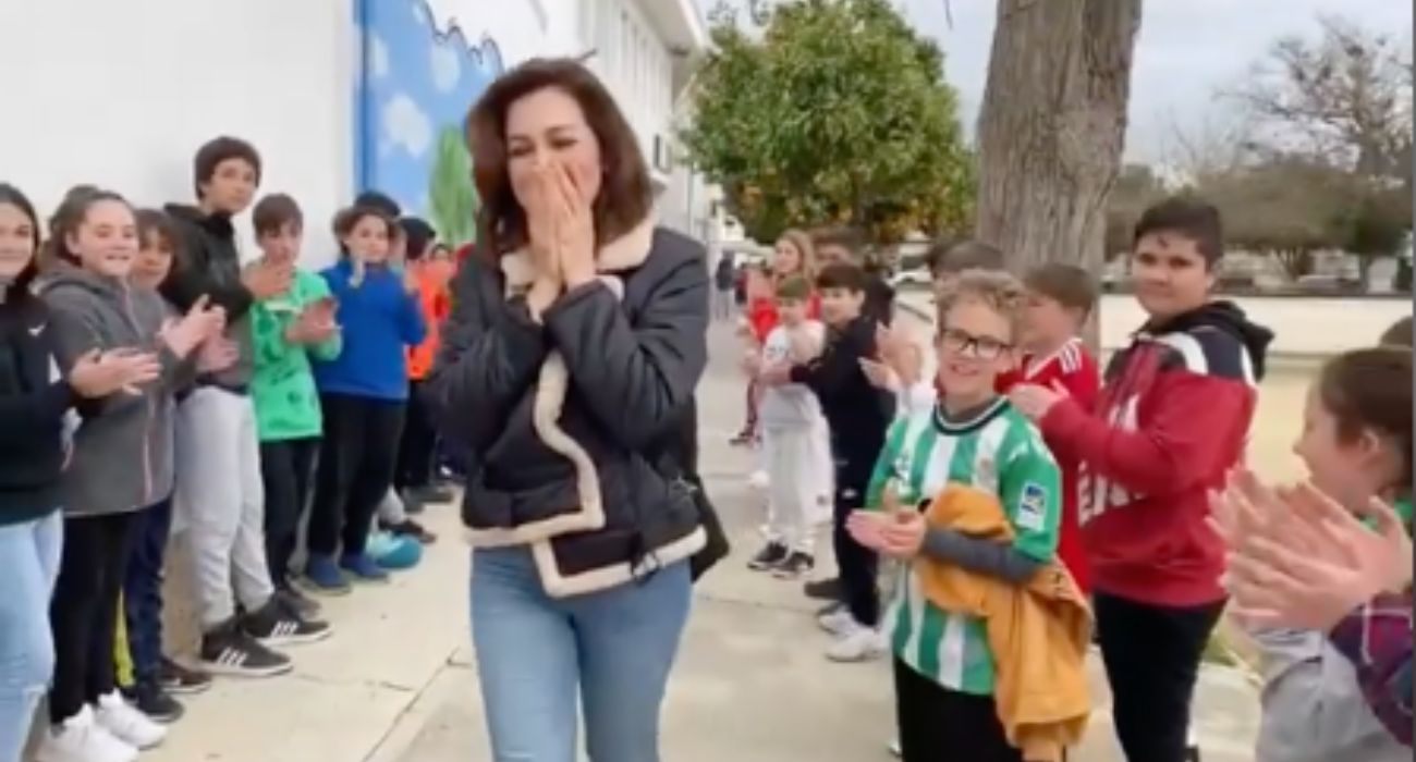 La 'seño' Rosario, emocionada en su adiós al CEIP Arana Beato.