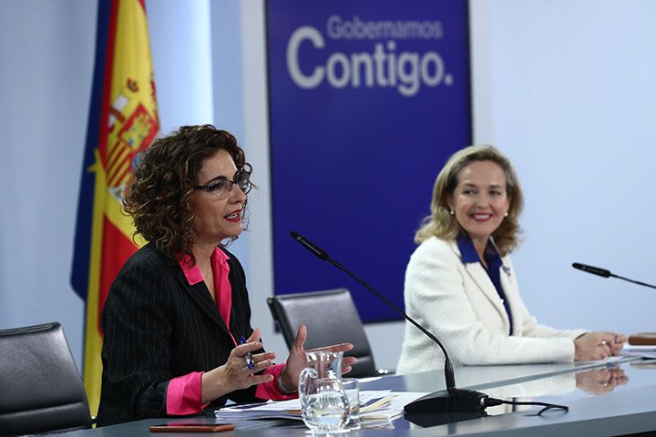 Las ministras Nadia Calviño y María Jesús Montero. España recibirá casi 70.00 millones de euros en el marco de Next Generation EU.