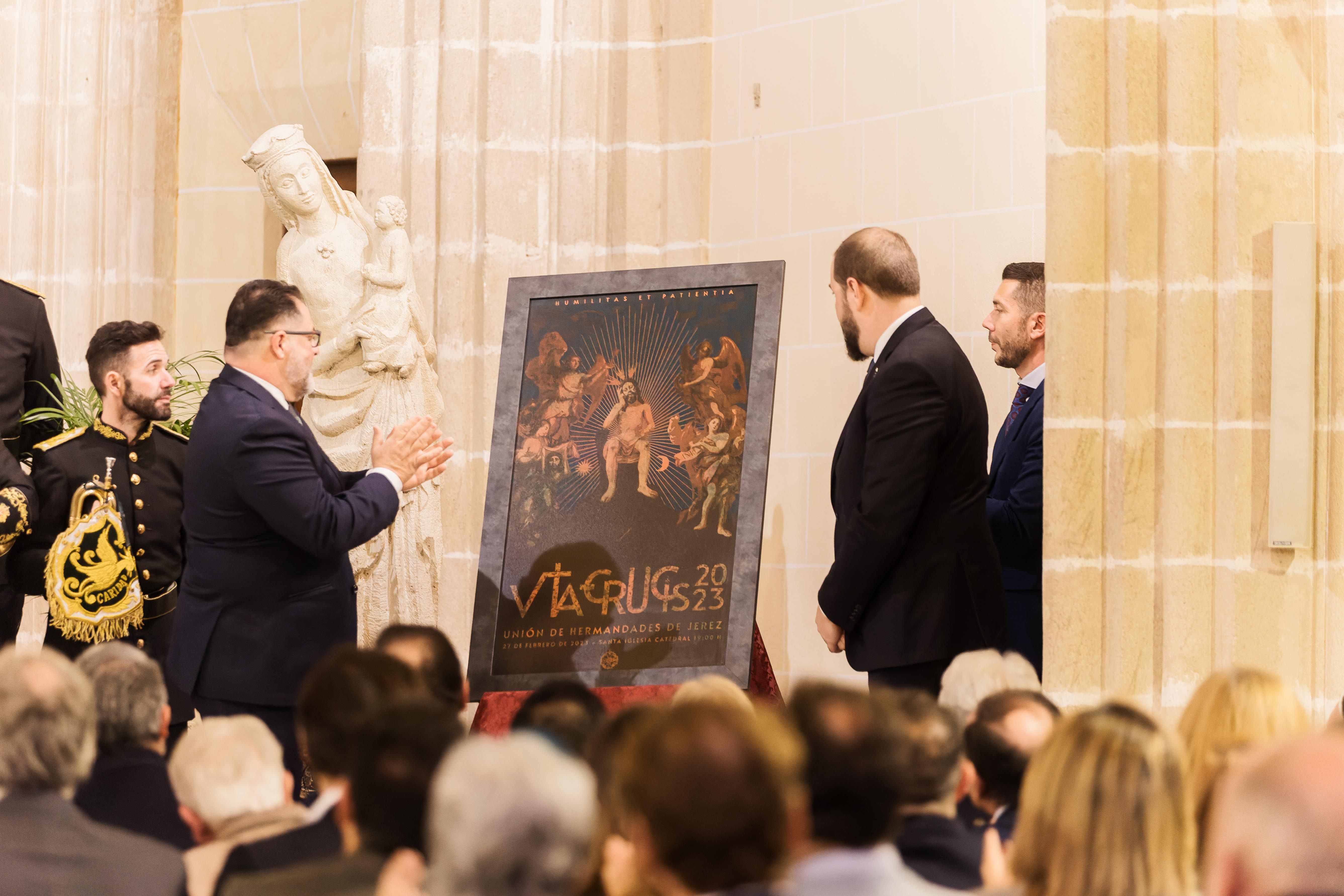 Para no aburrirse: la guía ‘Jerez en Cuaresma’ propone más de 250 citas singulares desde el Miércoles de Ceniza. En la imagen, el cartel de Jaime González, con el autor y  el hermano mayor.