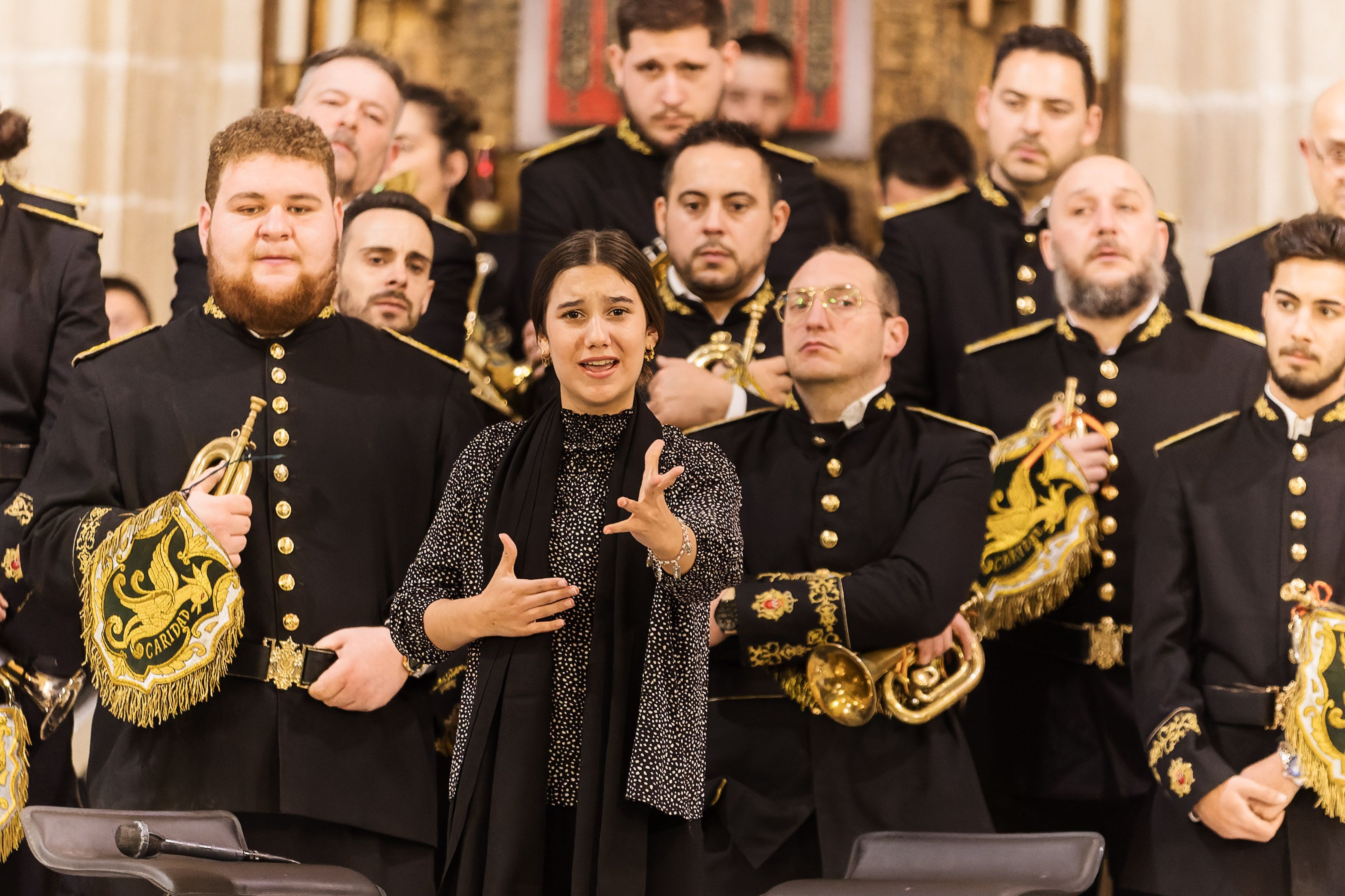 Lucía Aliaño cantando una saeta en el acto. CANDELA NUÑEZ