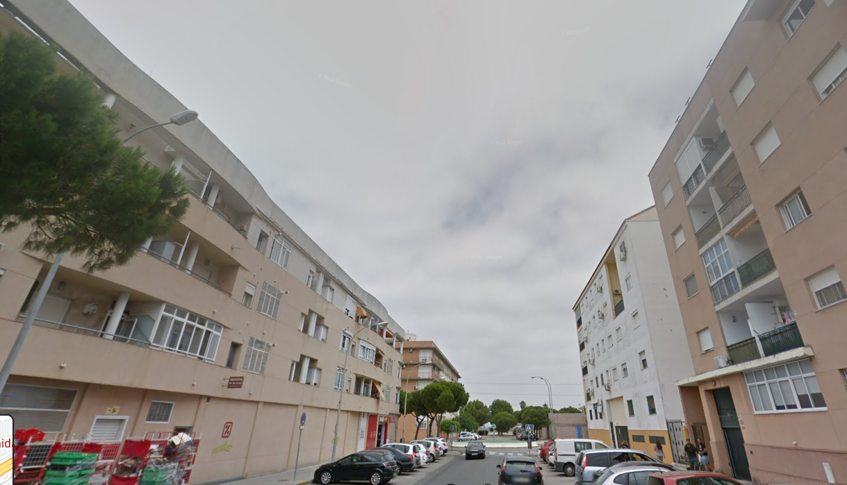 La calle Uruguay en Puerto Real, donde se ha producido el incendio que ha costado la vida a un hombre. La calle Uruguay en Puerto Real, donde se ha producido el incendio que ha costado la vida a un hombre.