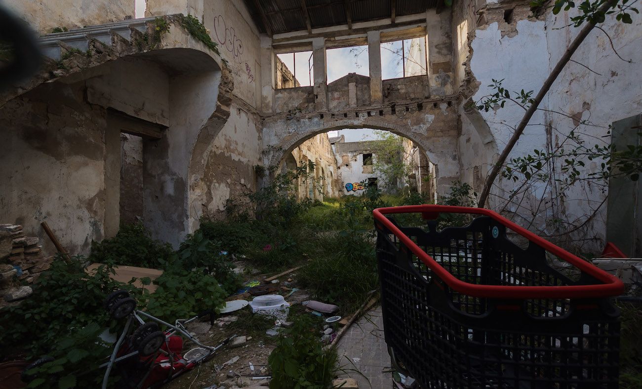 Interior de la finca de la calle Bizcocheros de Jerez donde se construirá un hotel.