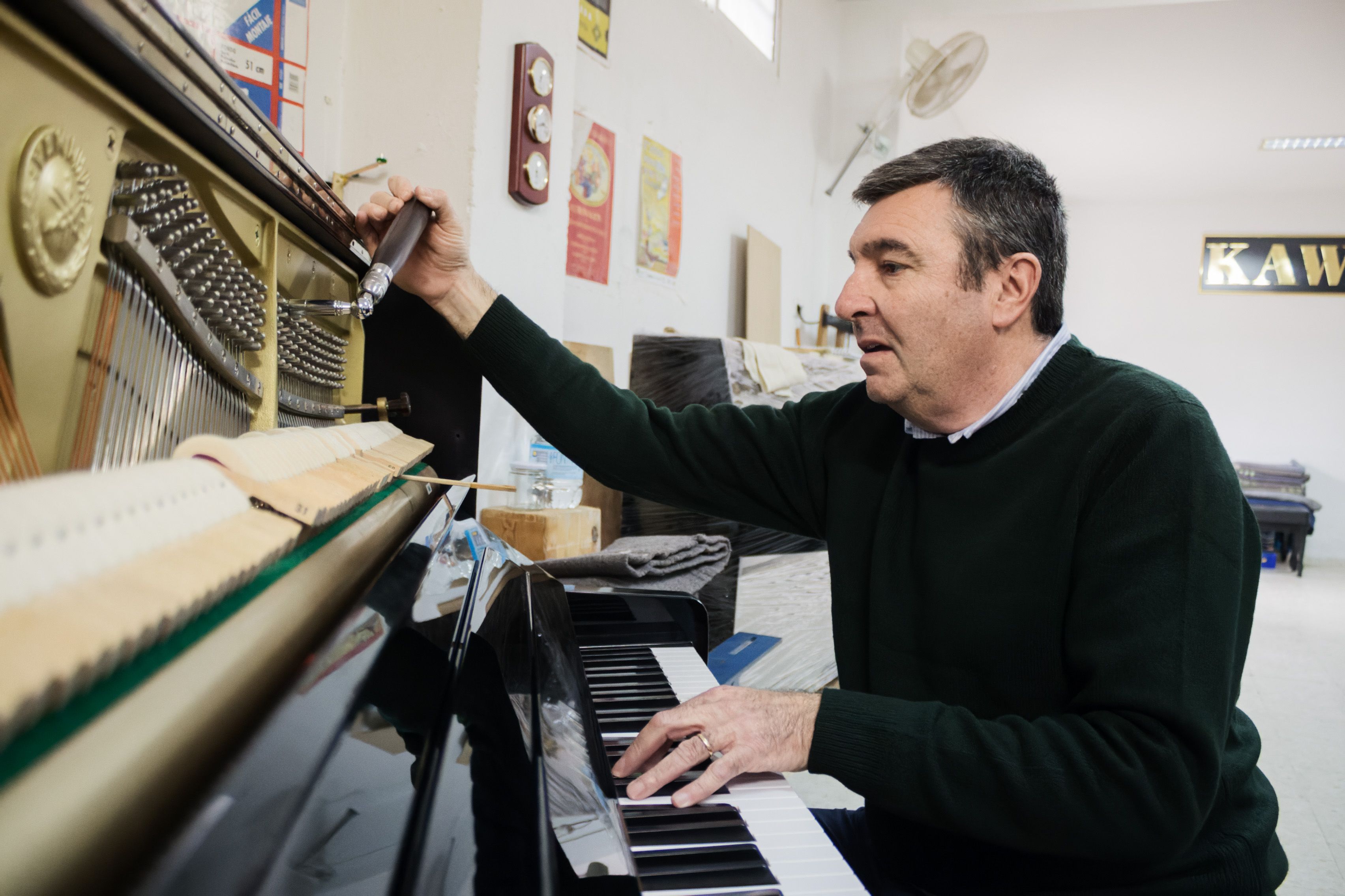 suave técnico Suyo Pepe Sánchez, cuarta generación de afinadores en Jerez: "Me echo a temblar  con los pianos malos"