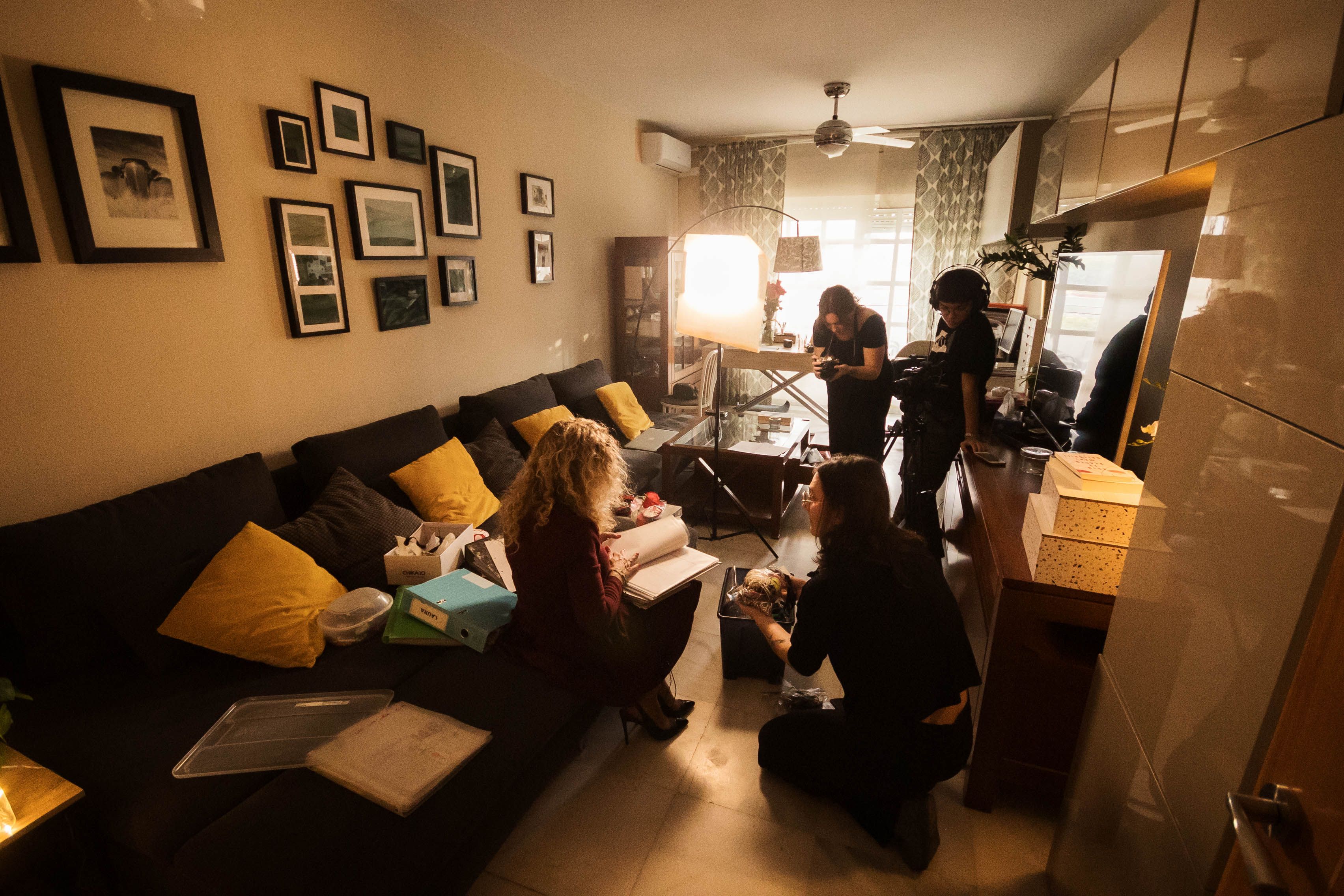 Grabación en el salón de la casa de Laura.