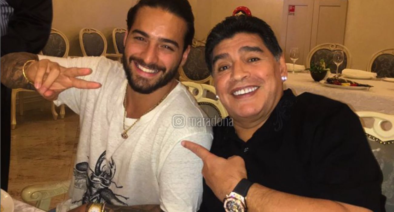 Maradona, junto al cantante Maluma.