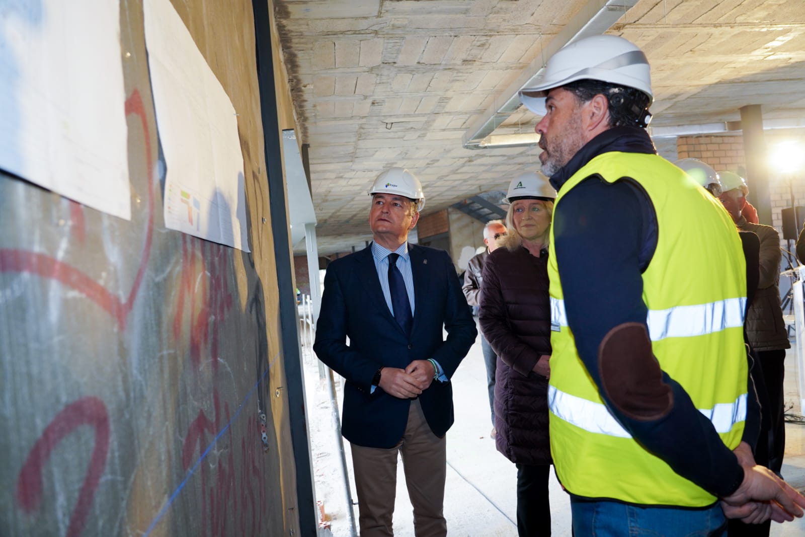 El consejero de Presidencia, Antonio Sanz, este pasado lunes visitando las obras del centro de salud de Camposoto, en San Fernando.