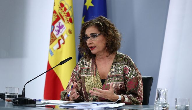 La ministra de Hacienda y Función Pública, María Jesús Montero, durante su intervención en la rueda de prensa posterior al Consejo de Ministros. Pool Moncloa/Fernando Calvo.