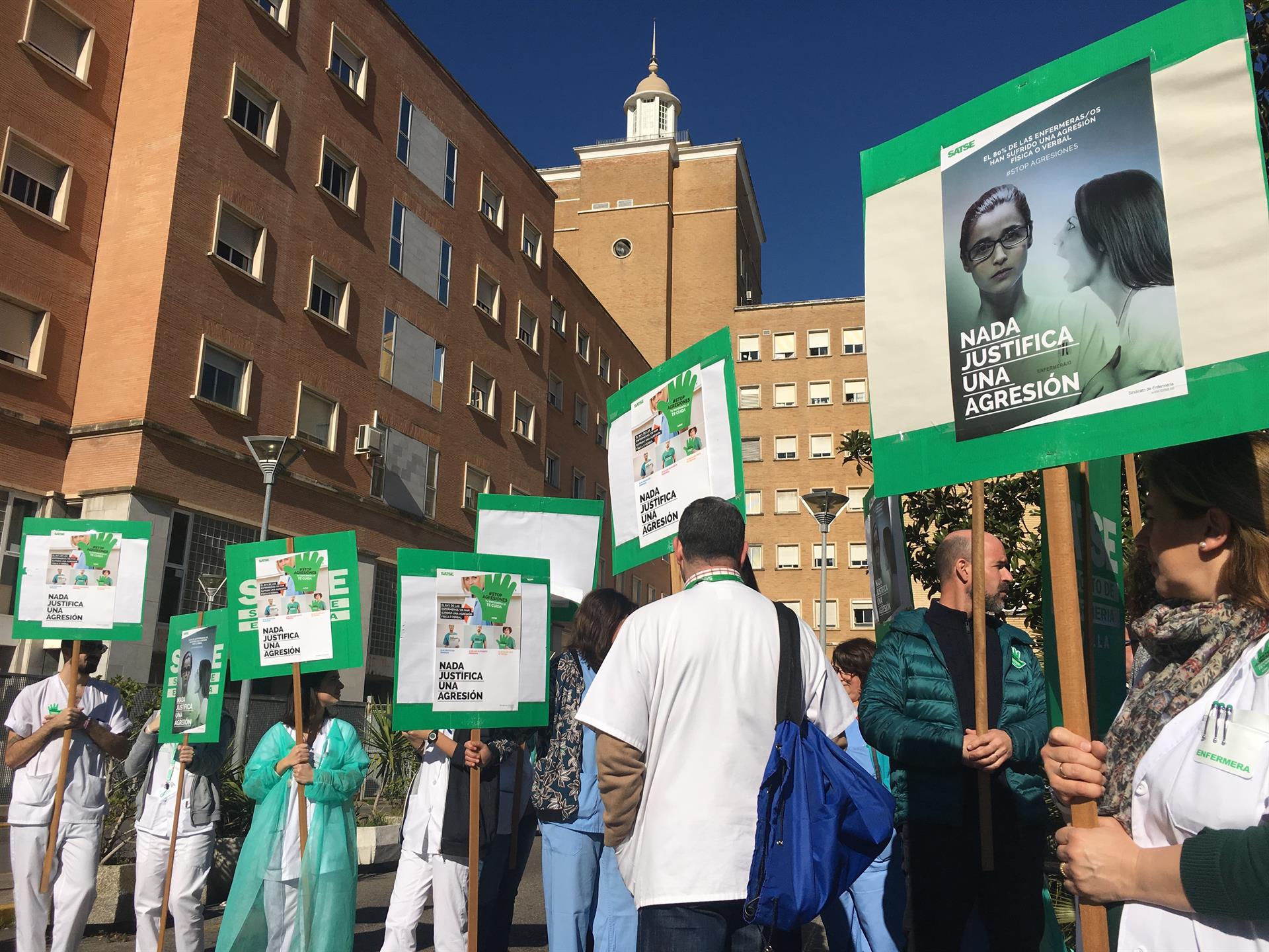 Una concentración contra las agresiones a personal sanitario.
