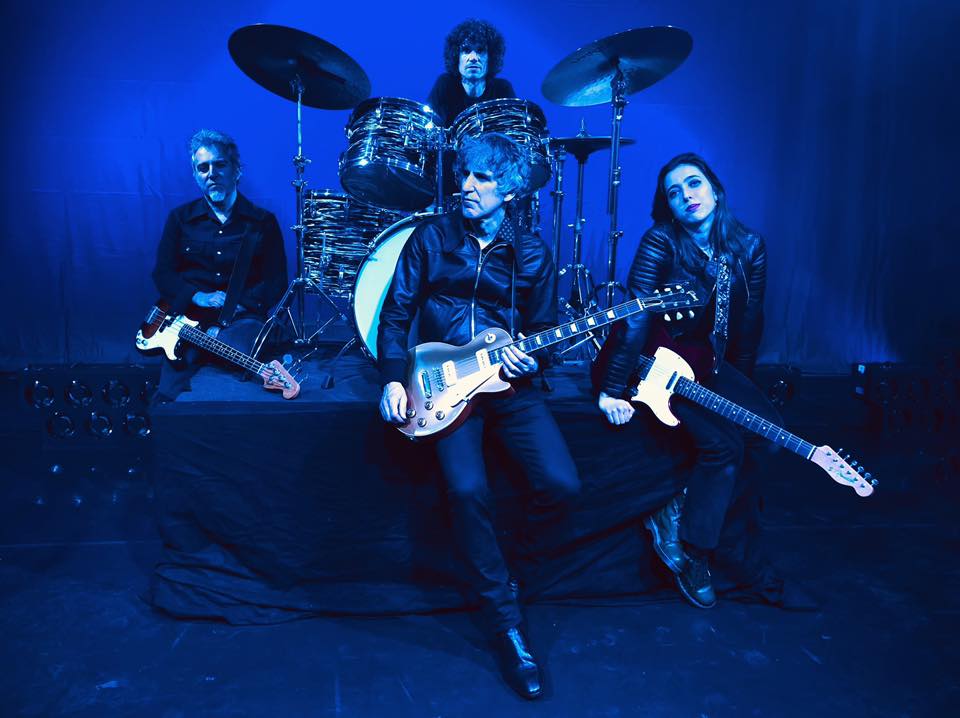 Mikel Erentxun y su banda, en una imagen de su 'fanpage' de Facebook.