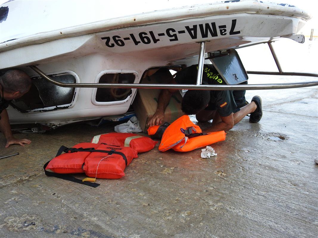 Una de las embarcaciones recreativas que usaban para transportar la droga.