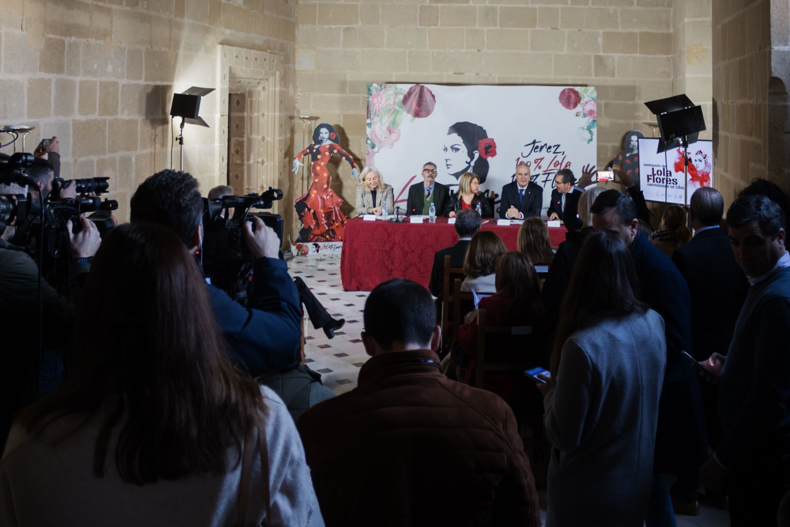 Presentación del programa de actividades sobre Lola Flores organizado por la UCA en colaboración con distintas entidades.