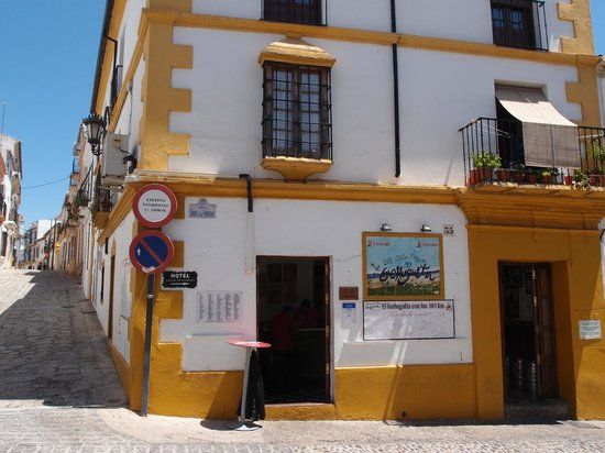 El Lechuguita, en Ronda. "Conoce el bar en el casi toda su carta cuesta 1,10 euros en uno de los pueblos más bonitos de Andalucía".  INSTAGRAM