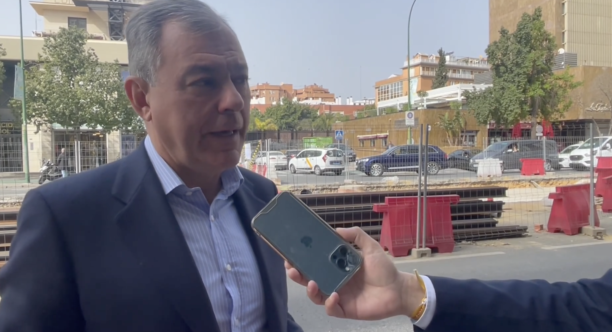 La "ratonera" de Nervión pone en jaque la movilidad en Sevilla a tres meses del 28M. En la imagen, Sanz, en Luis de Morales, este pasado martes.