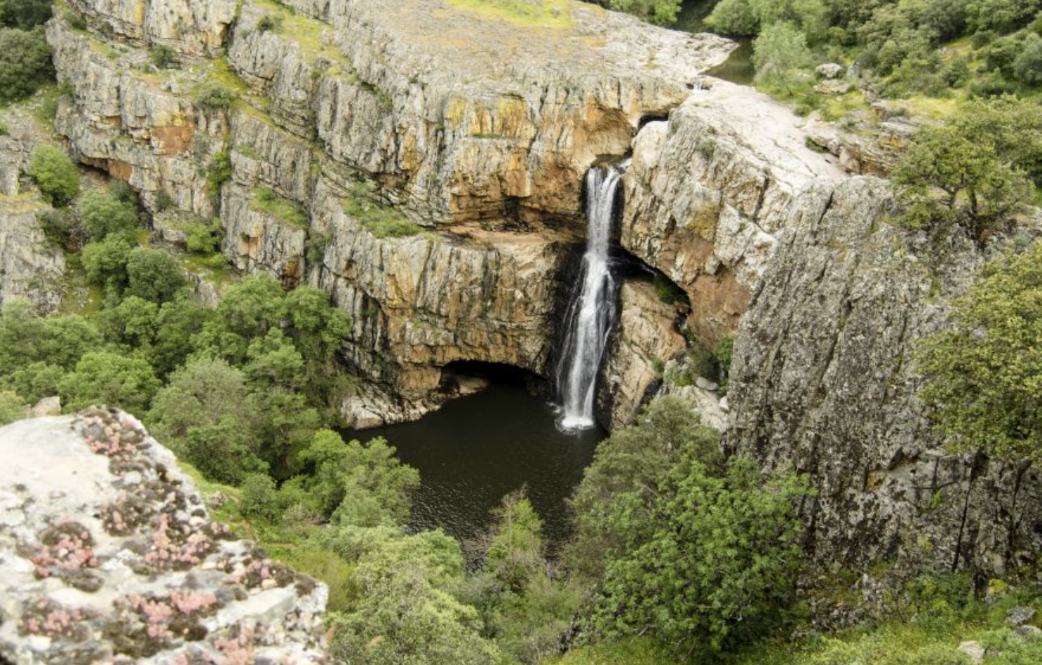 Cascada de la Cimbarra, en Jaén, uno de los espacios localizados en geoparques de Andalucía. JUNTADEANDALUCÍA
