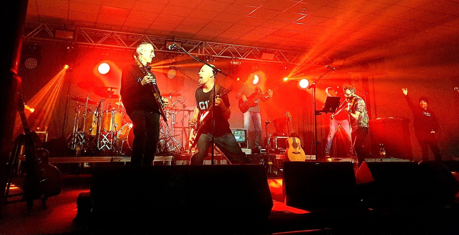 Celtas Cortos, durante un concierto.