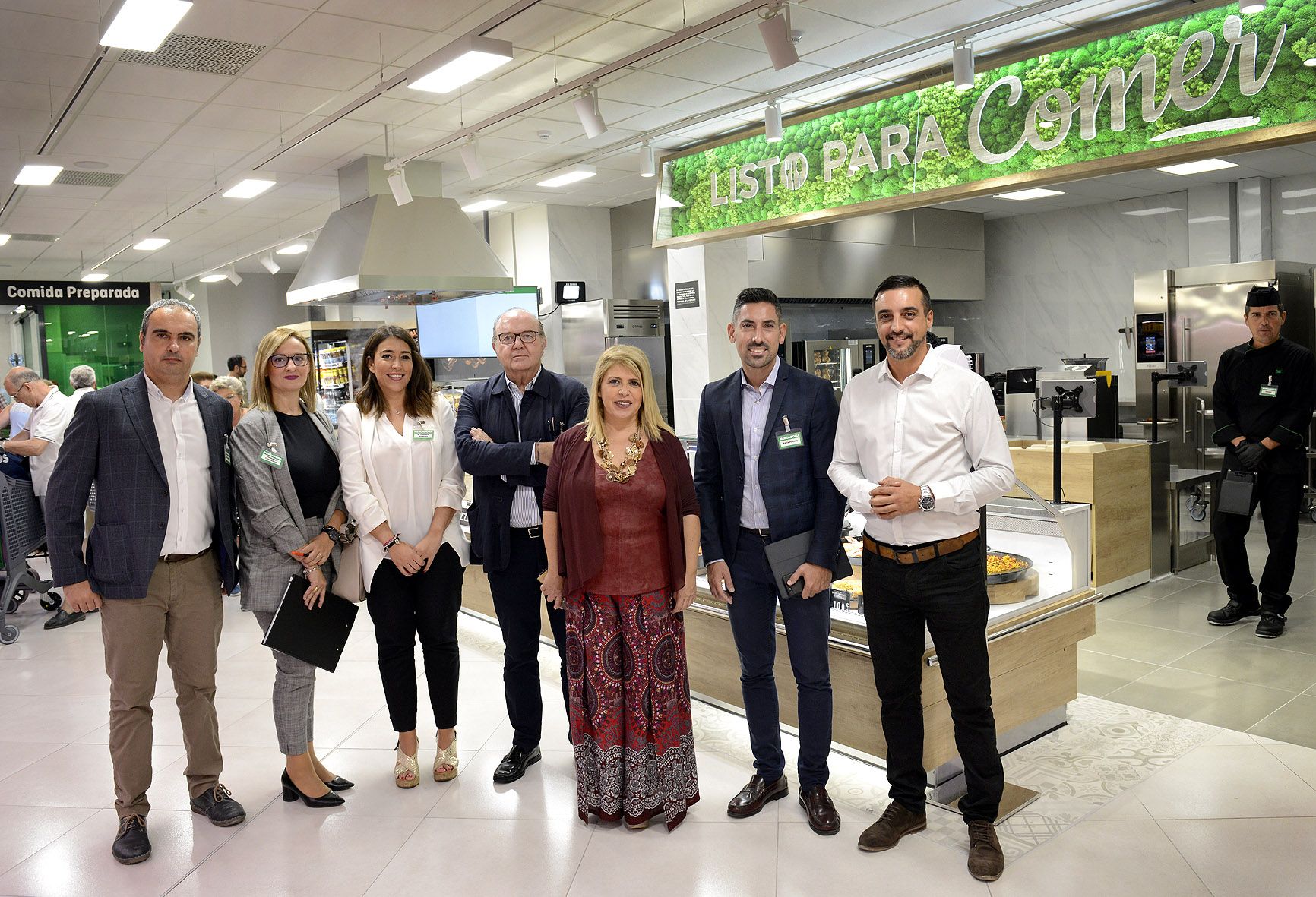 Un momento de la visita de la alcaldesa y miembros del gobierno local.