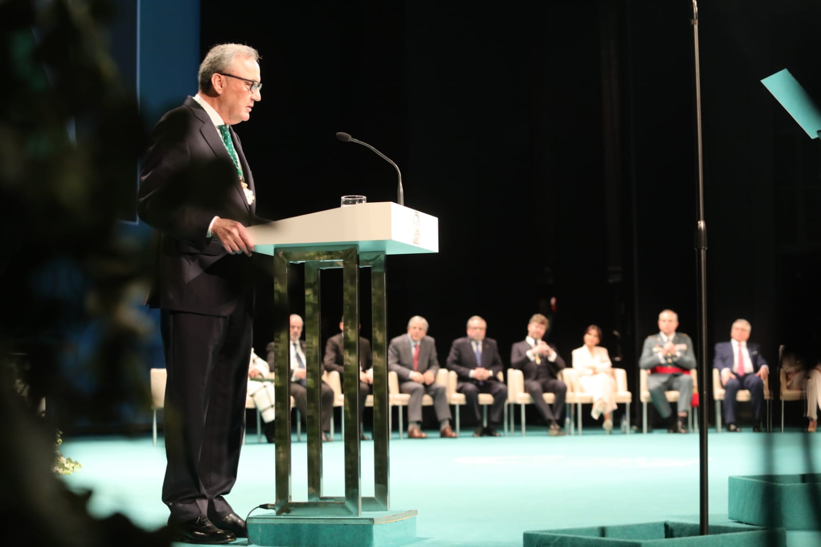 Cosentino recibiendo el galardón de Hijo Predilecto.