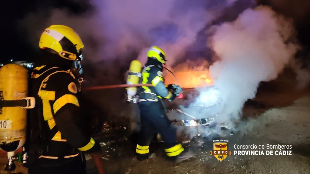 Coche ardiendo en Sanlúcar.
